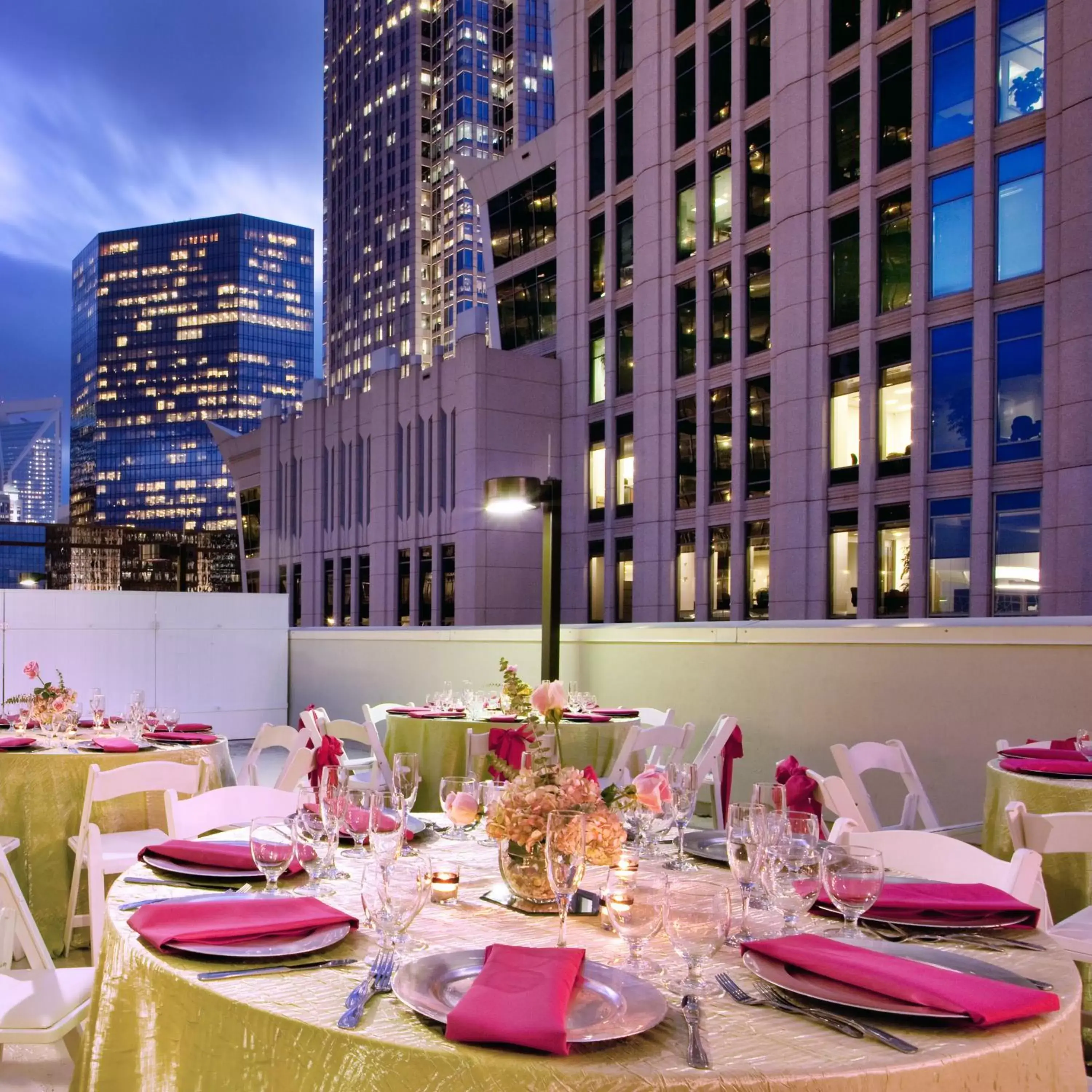 Meeting/conference room, Restaurant/Places to Eat in Holiday Inn Charlotte Center City, an IHG Hotel