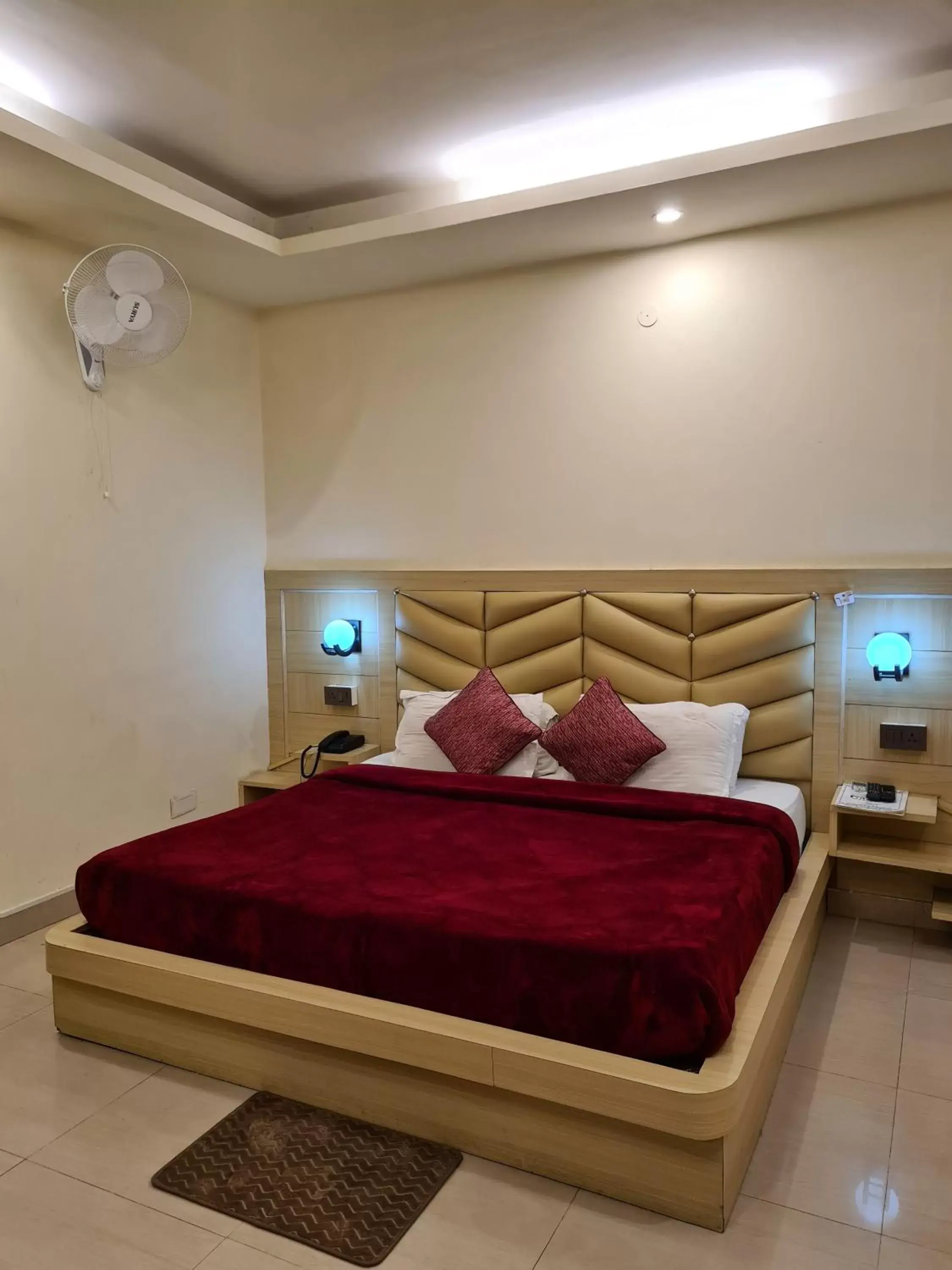 Bed in Hotel Rajpur Heights