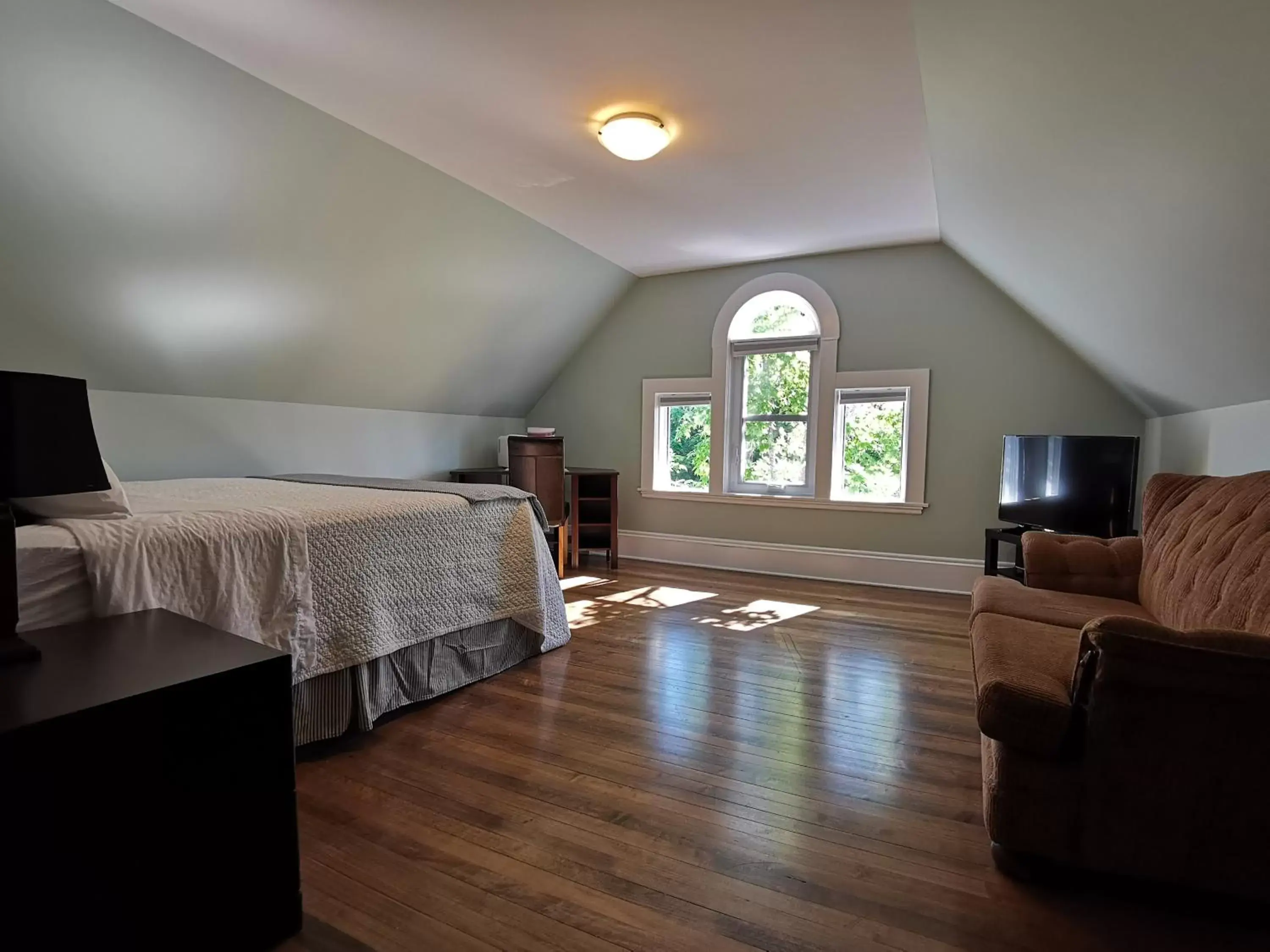 Bedroom, Seating Area in By The River B&B