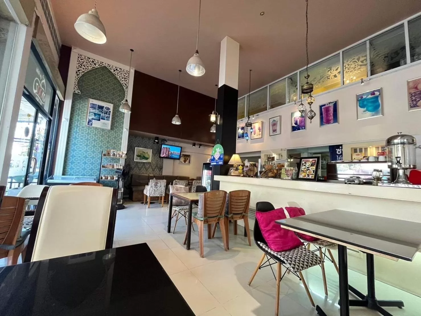 Restaurant/places to eat in Mooz Huahin Bed & Breakfast