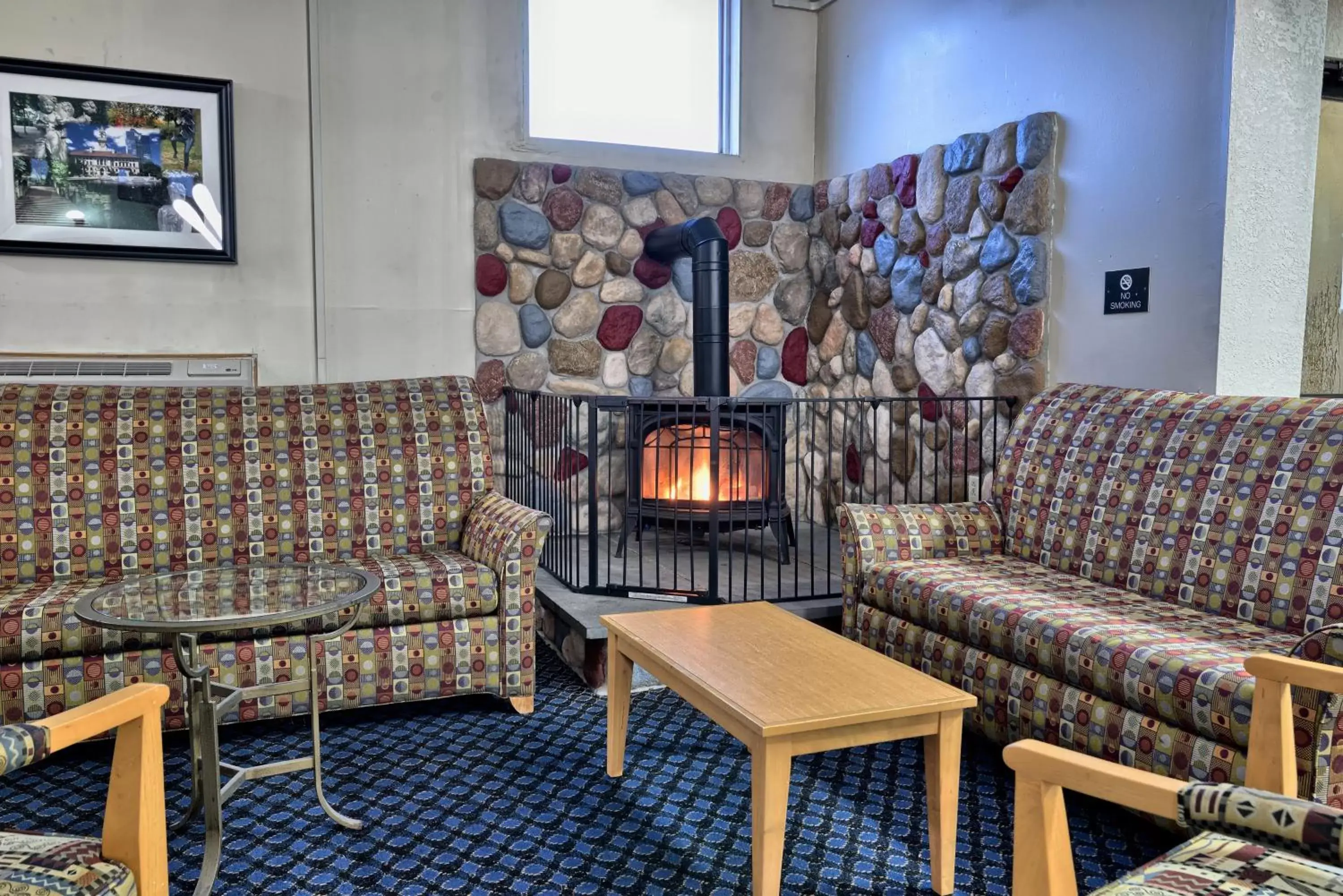 Communal lounge/ TV room, Seating Area in Katahdin Inn & Suites