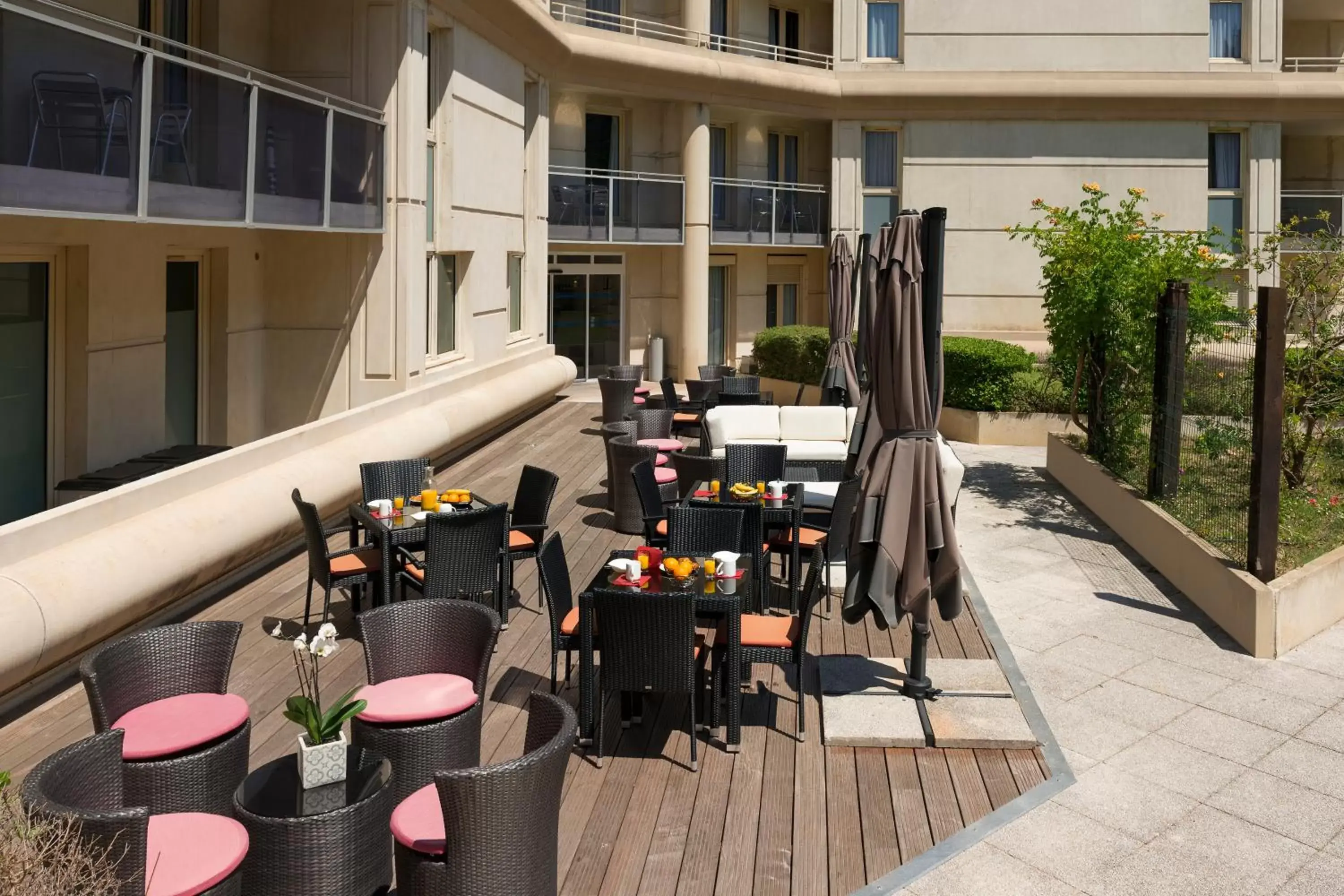 Balcony/Terrace, Restaurant/Places to Eat in Citadines Antigone Montpellier