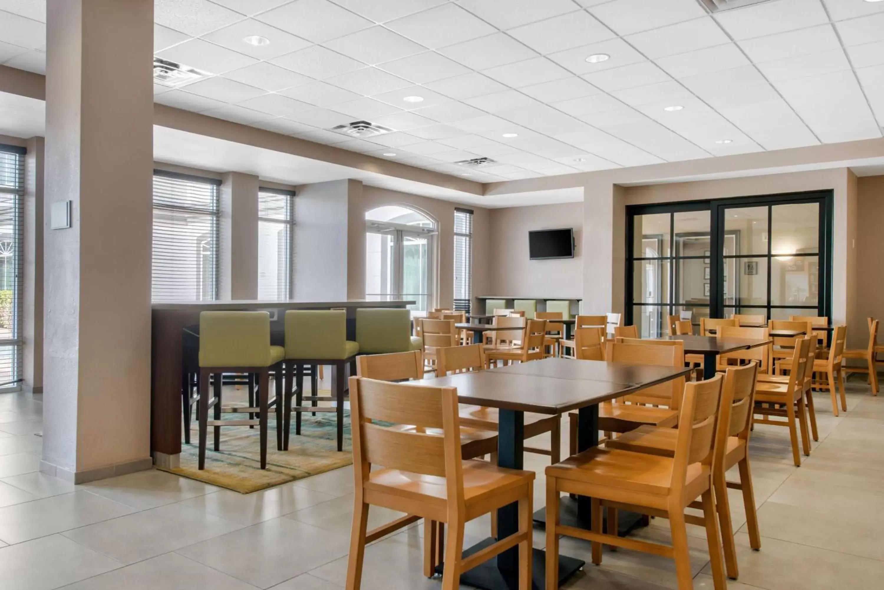 Restaurant/Places to Eat in Country Inn & Suites by Radisson, Port Canaveral, FL
