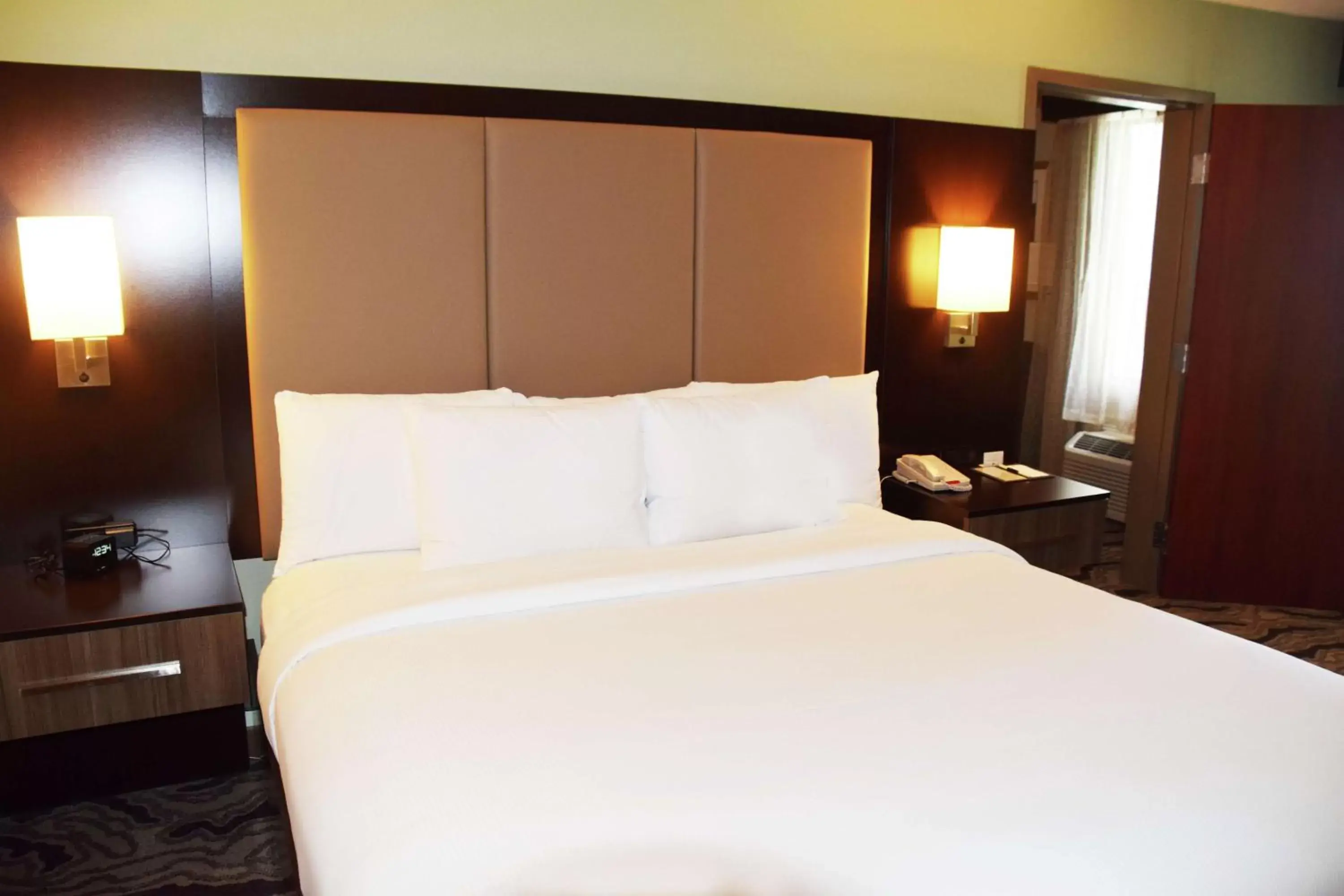Photo of the whole room, Bed in DoubleTree by Hilton Montgomery Downtown