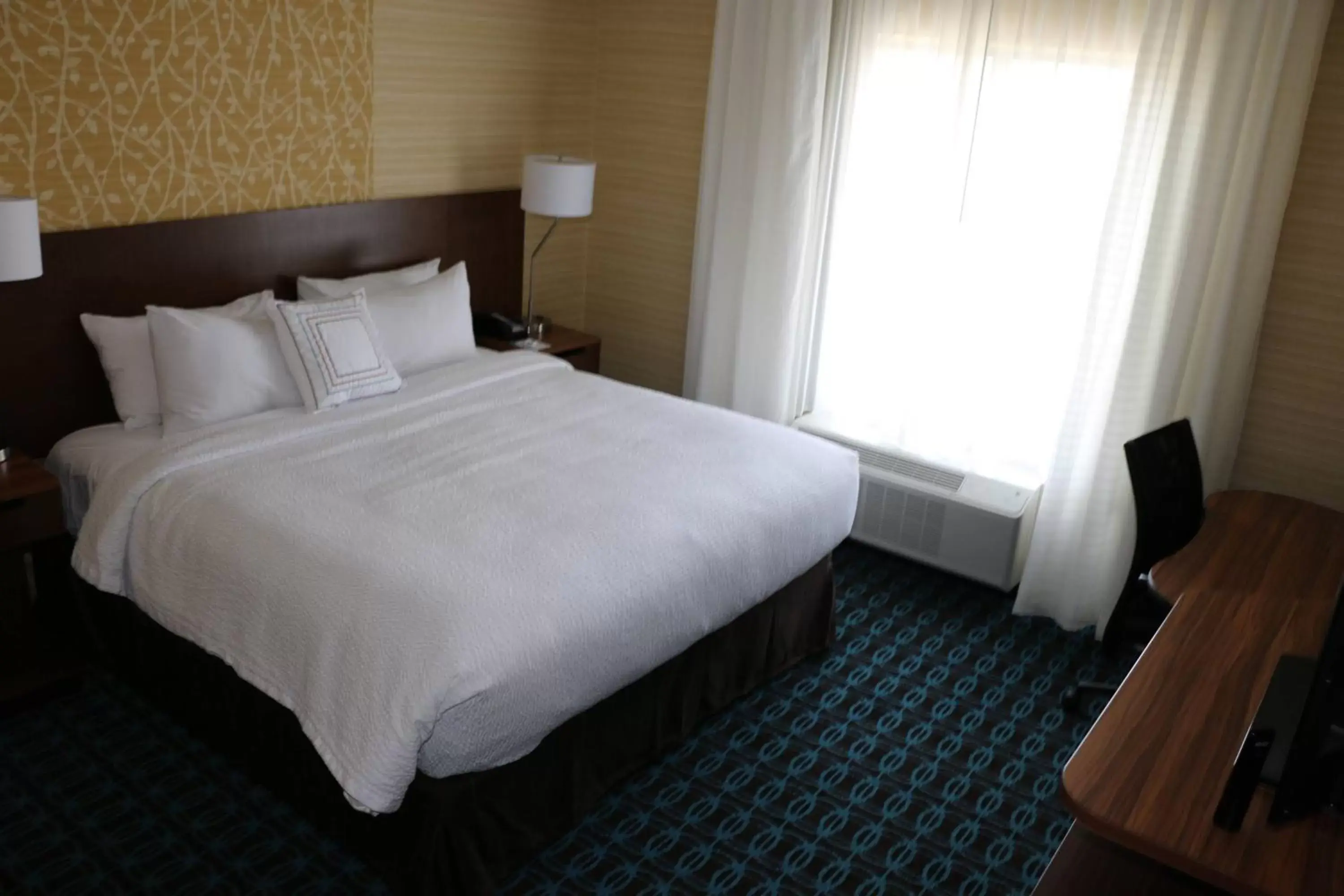Photo of the whole room, Bed in Fairfield Inn & Suites by Marriott Bowling Green