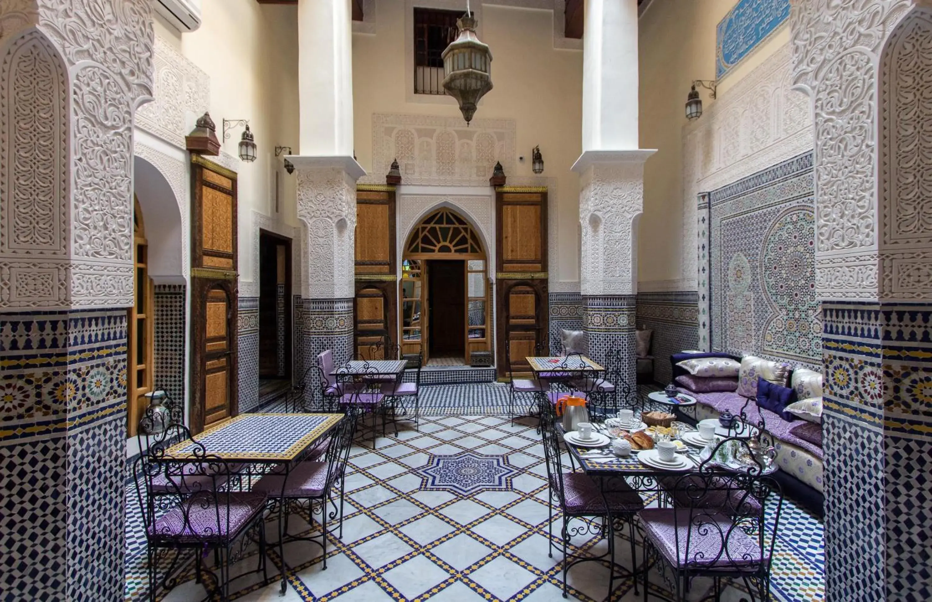 Restaurant/Places to Eat in Riad Taryana