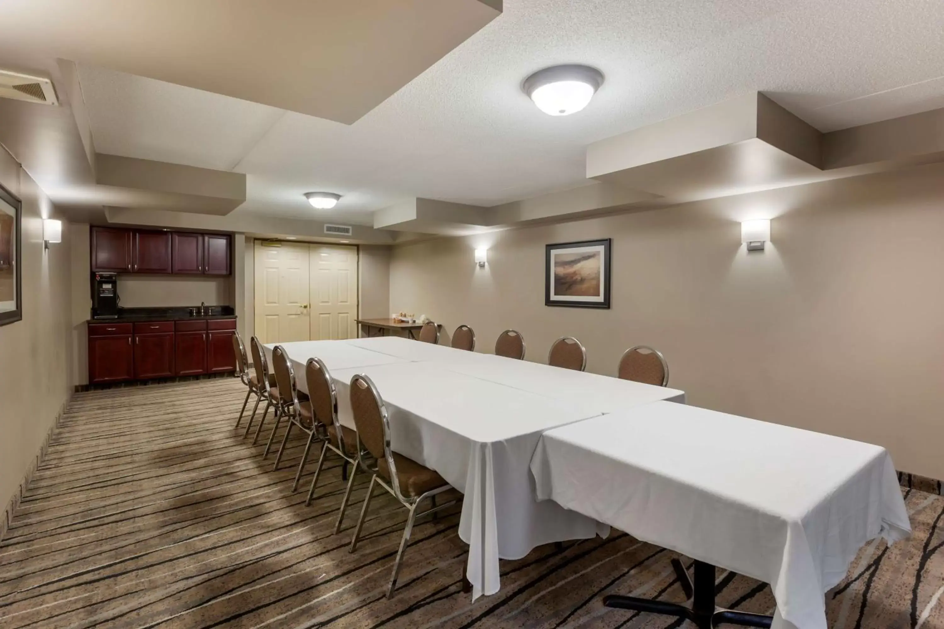 Meeting/conference room in Best Western Plus Orillia Hotel