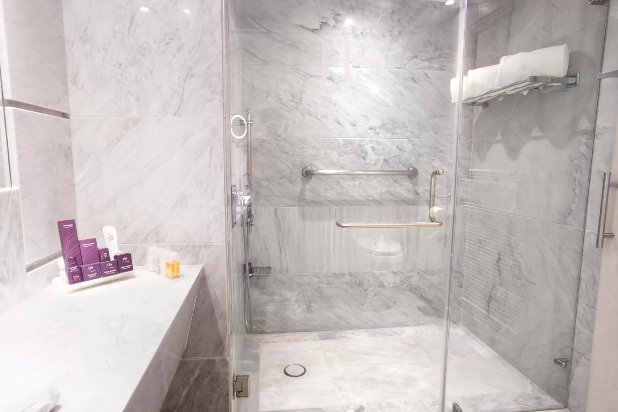 Bathroom in HS HOTSSON Hotel Leon