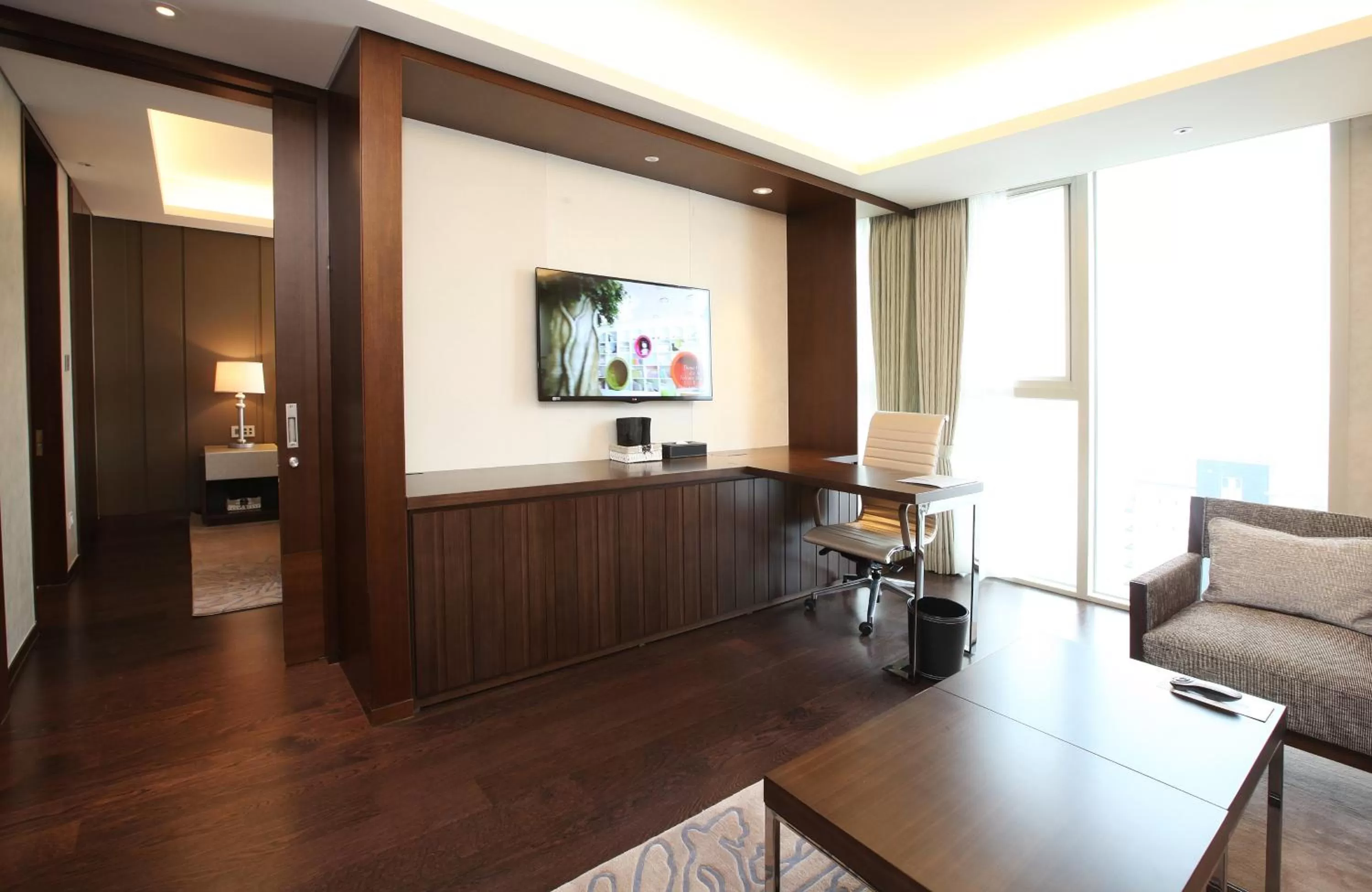 People in LOTTE CITY HOTEL Daejeon