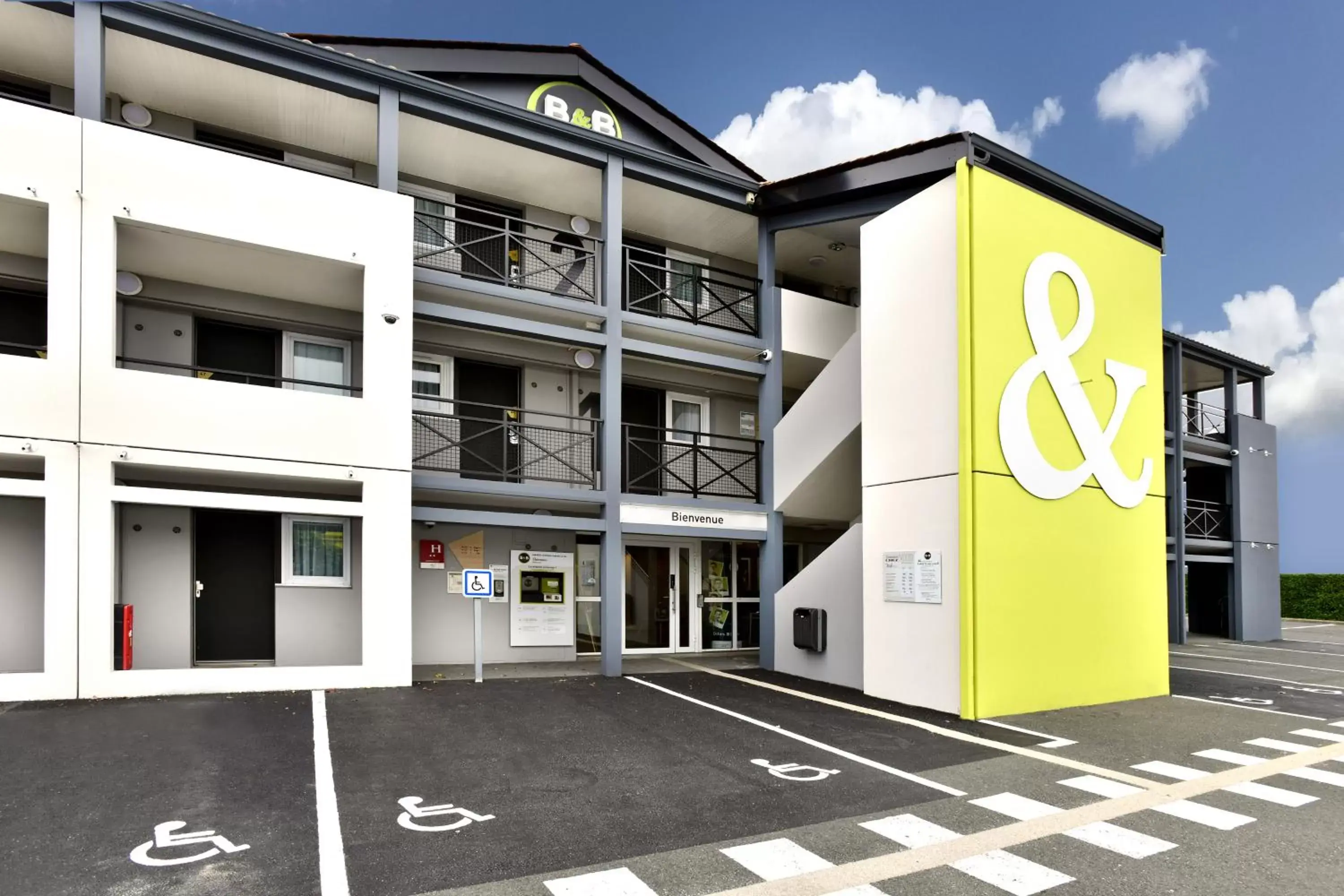 Facade/entrance, Property Building in B&B HOTEL La Rochelle Angoulins