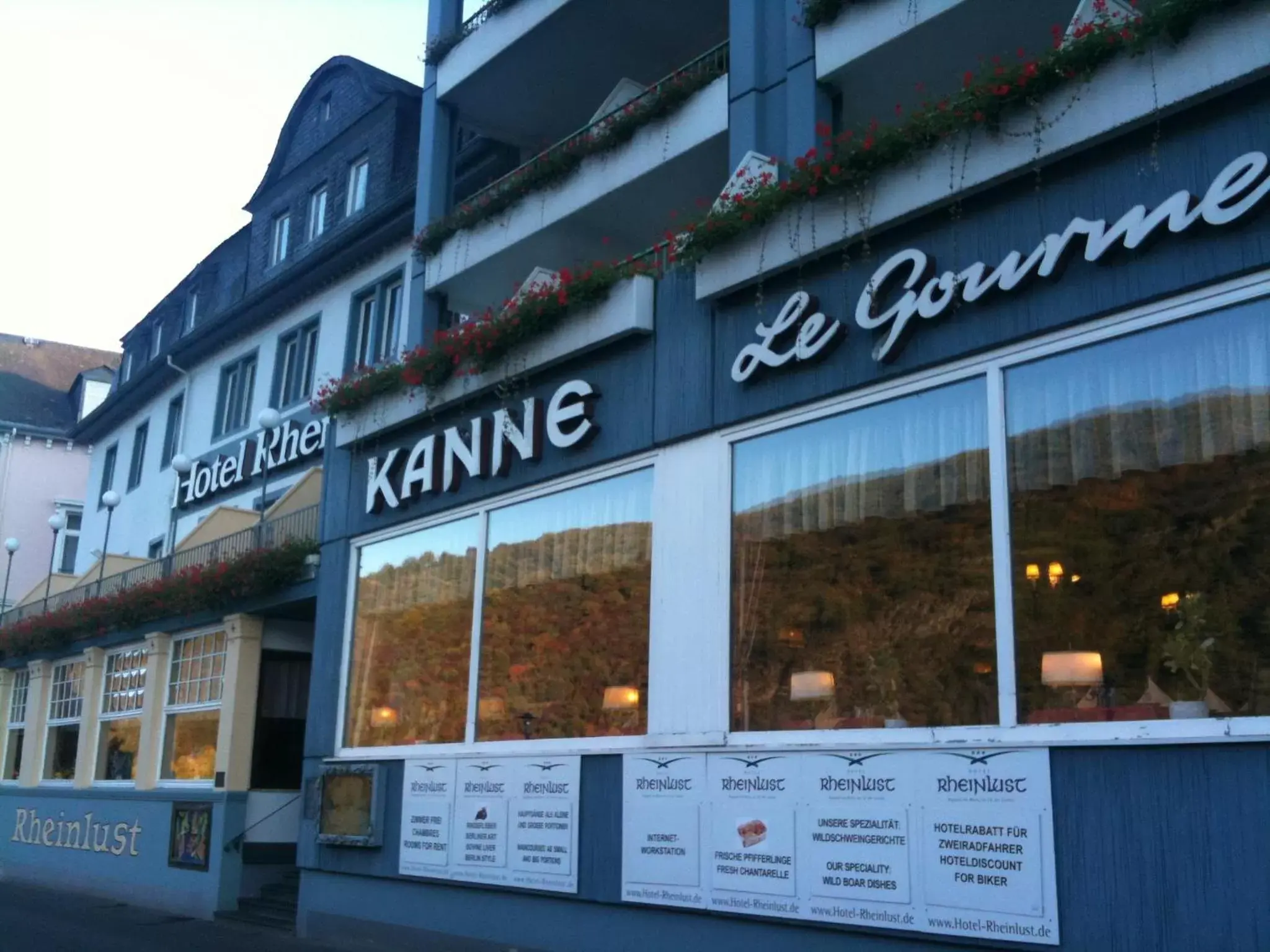 Facade/entrance, Property Building in Hotel Rheinlust