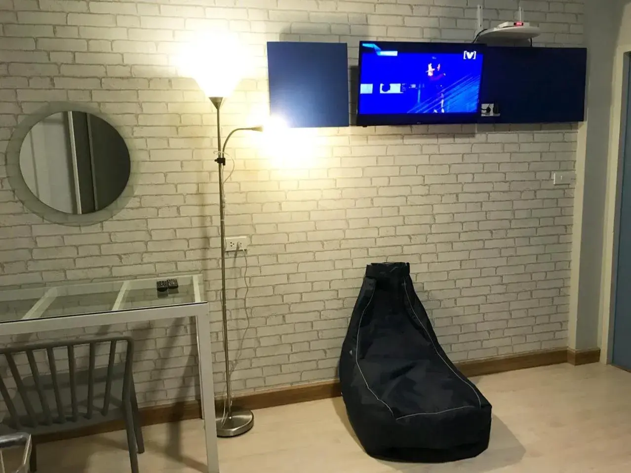 TV/Entertainment Center in The Moon Hostel Huahin