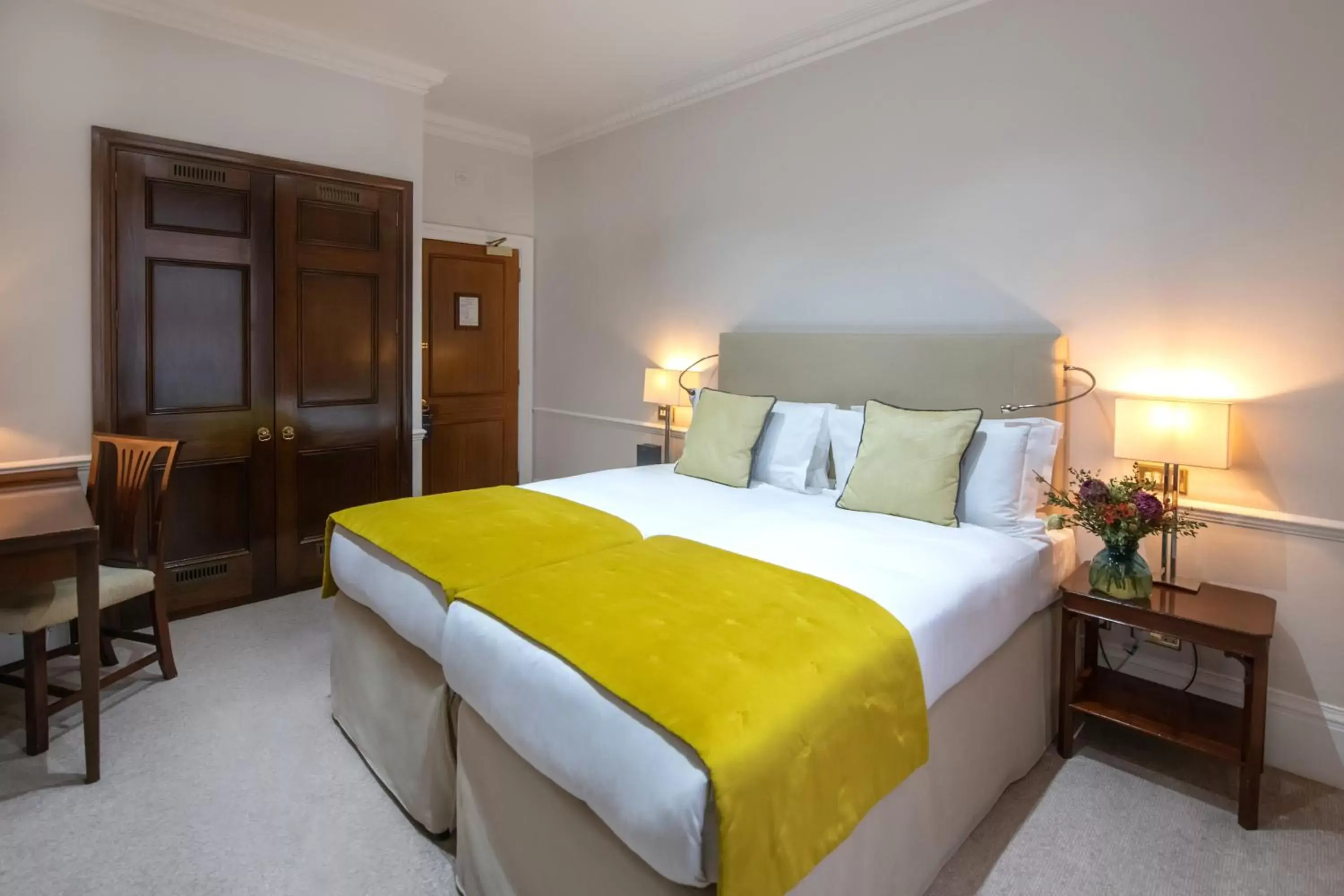 Bedroom, Bed in Dukes London
