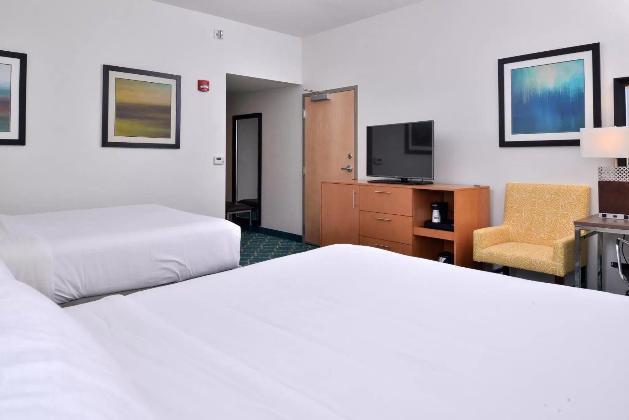 Photo of the whole room, Bed in Holiday Inn Express and Suites West Ocean City, an IHG Hotel