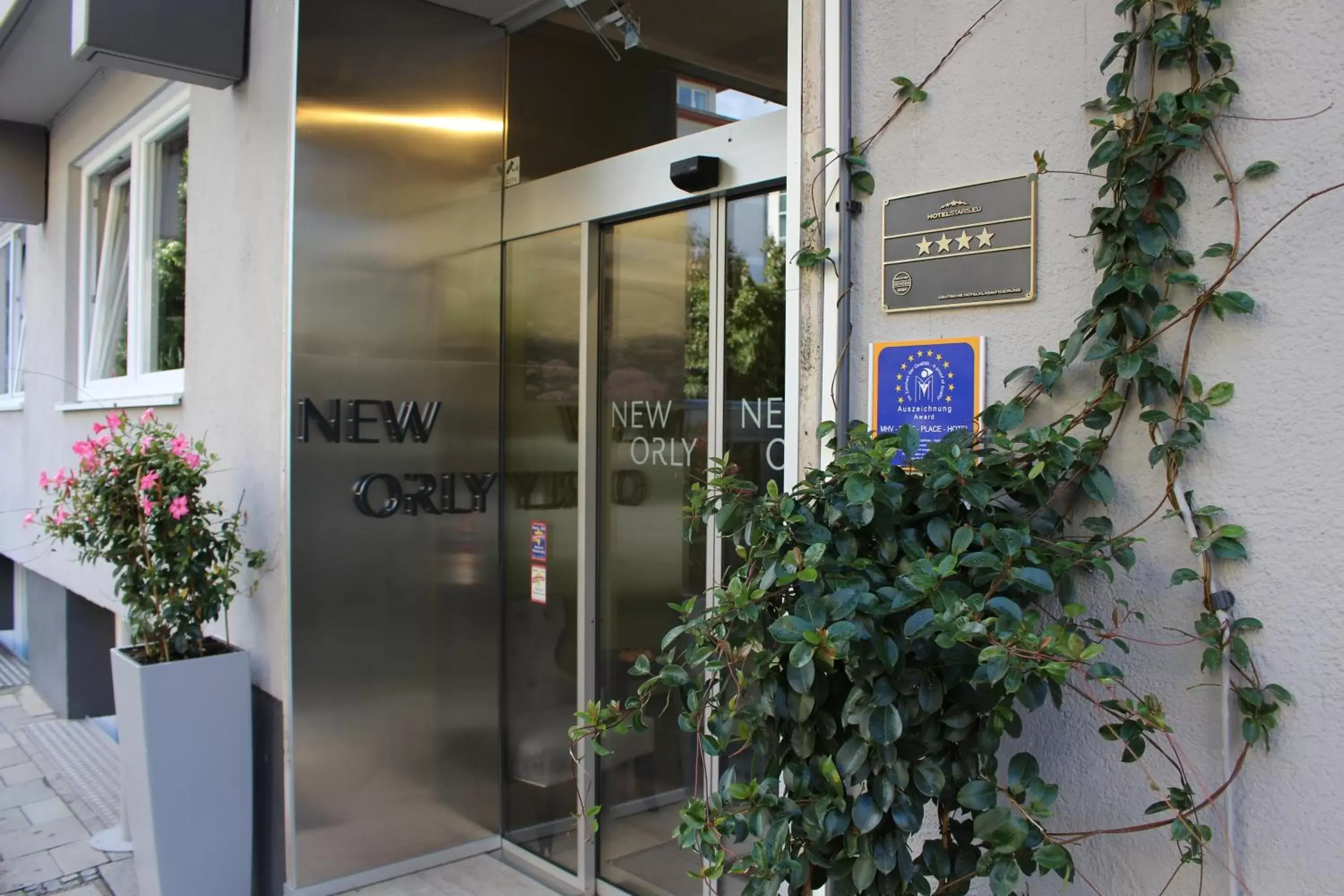 Facade/entrance in Hotel New Orly