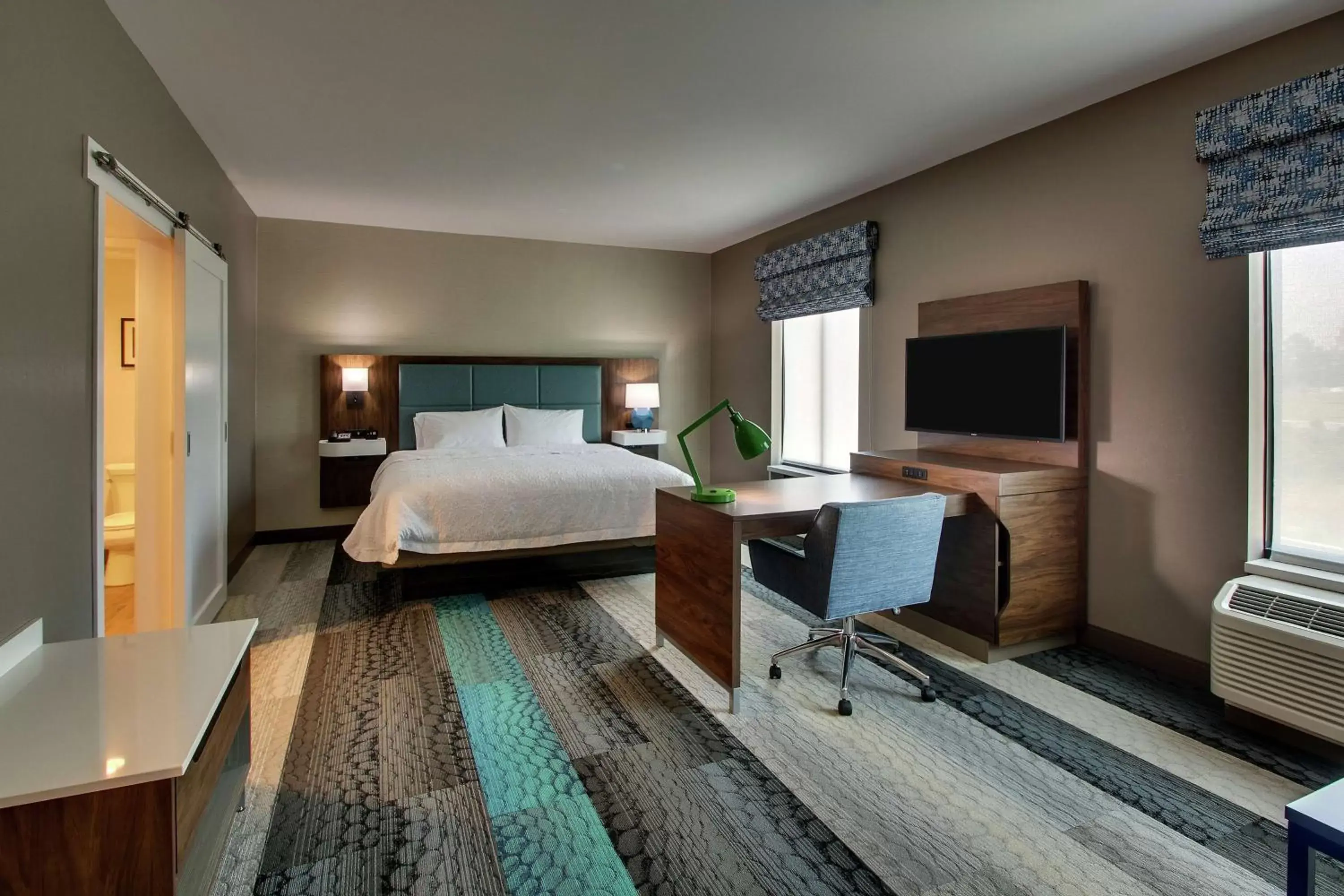 Bedroom, Bed in Hampton Inn & Suites By Hilton Southport