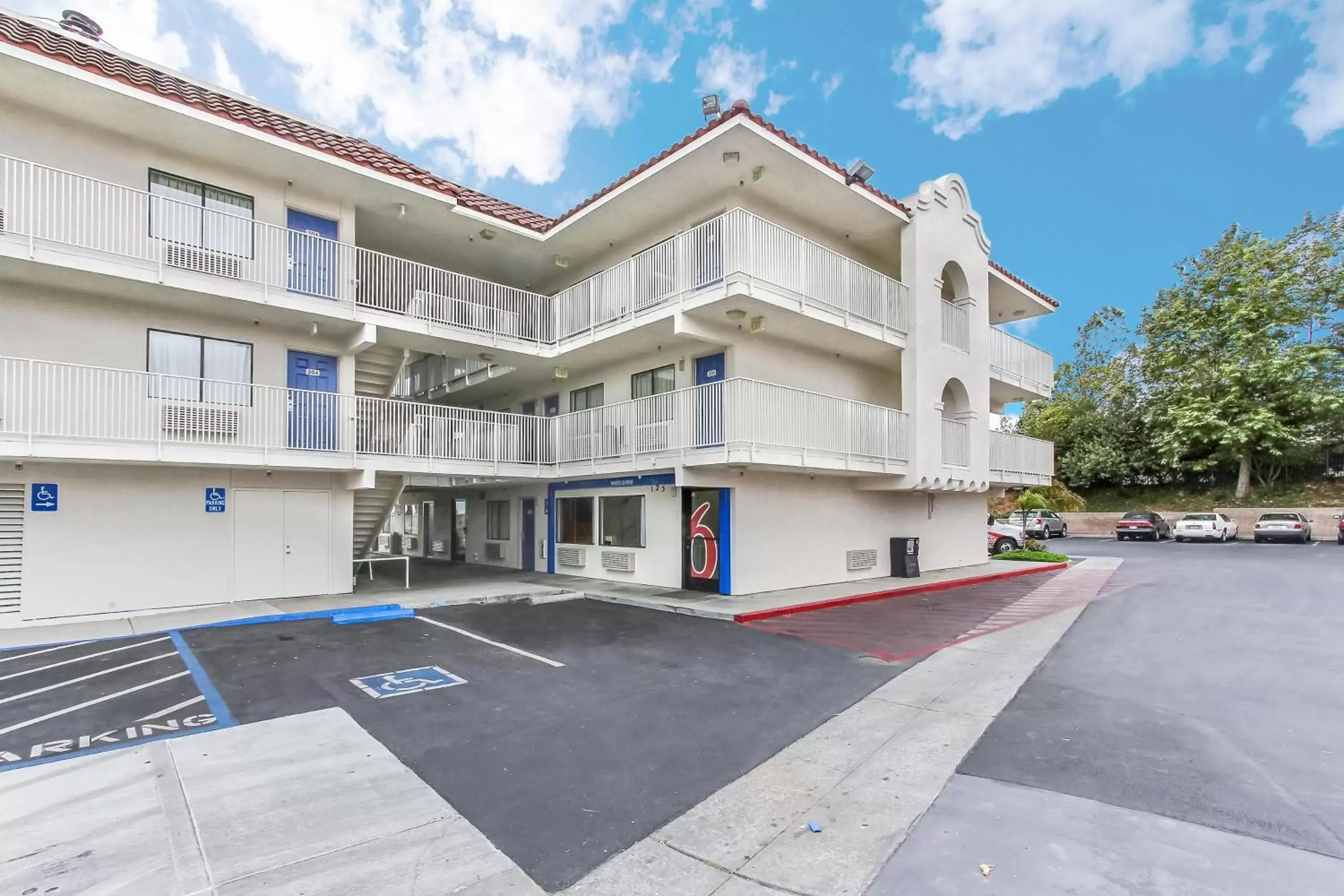 Facade/entrance, Property Building in Motel 6-Watsonville, CA - Monterey Area