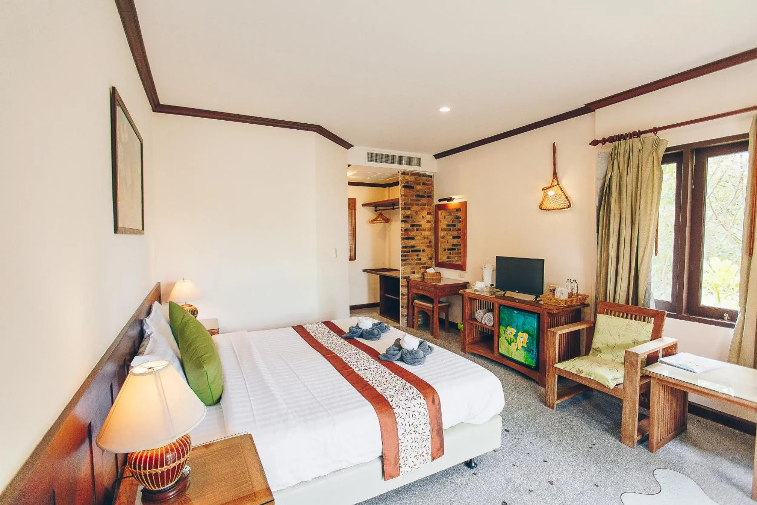 Bed, TV/Entertainment Center in Krabi Sands Resort