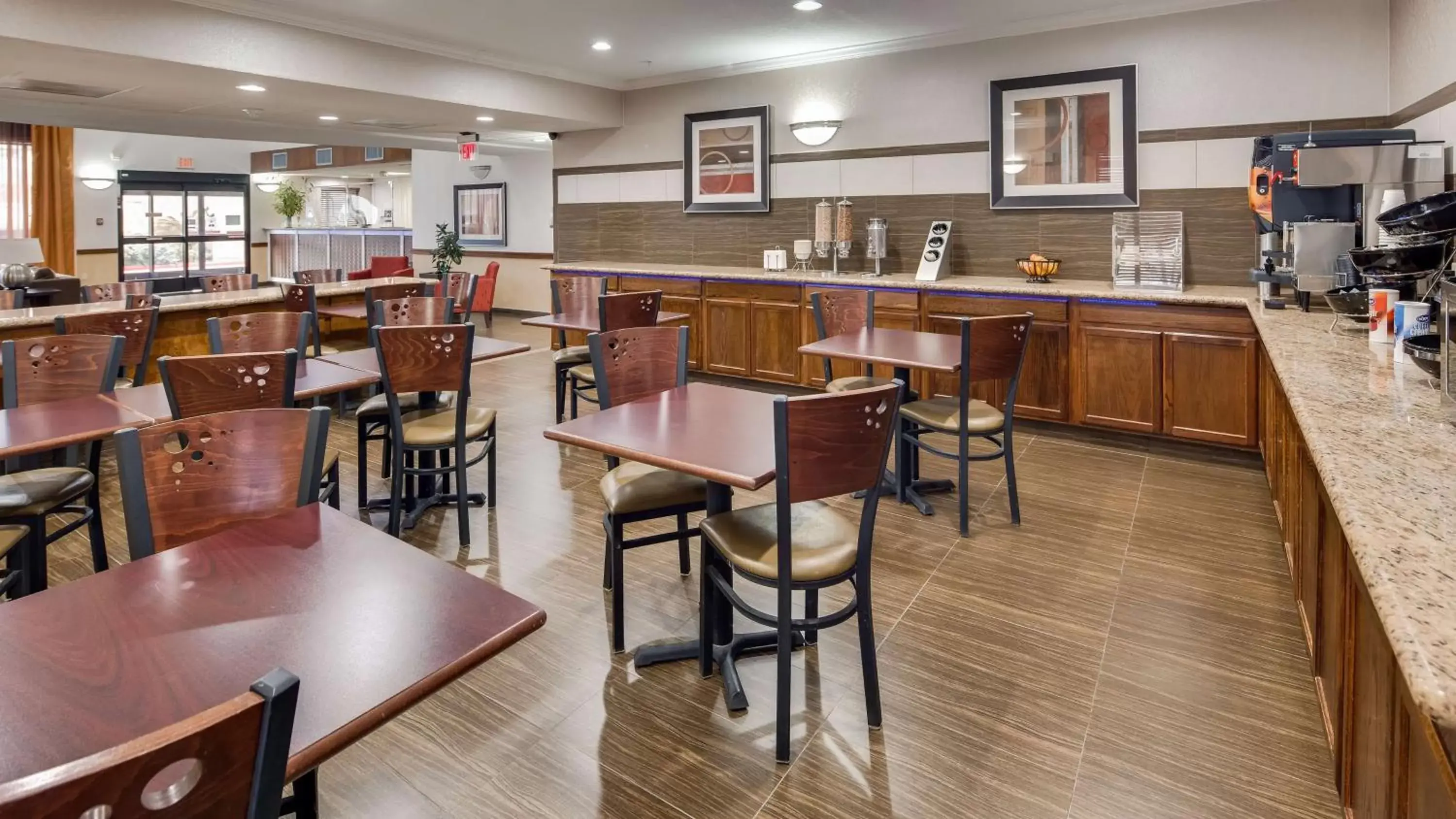 Restaurant/Places to Eat in Best Western Dayton Inn & Suites
