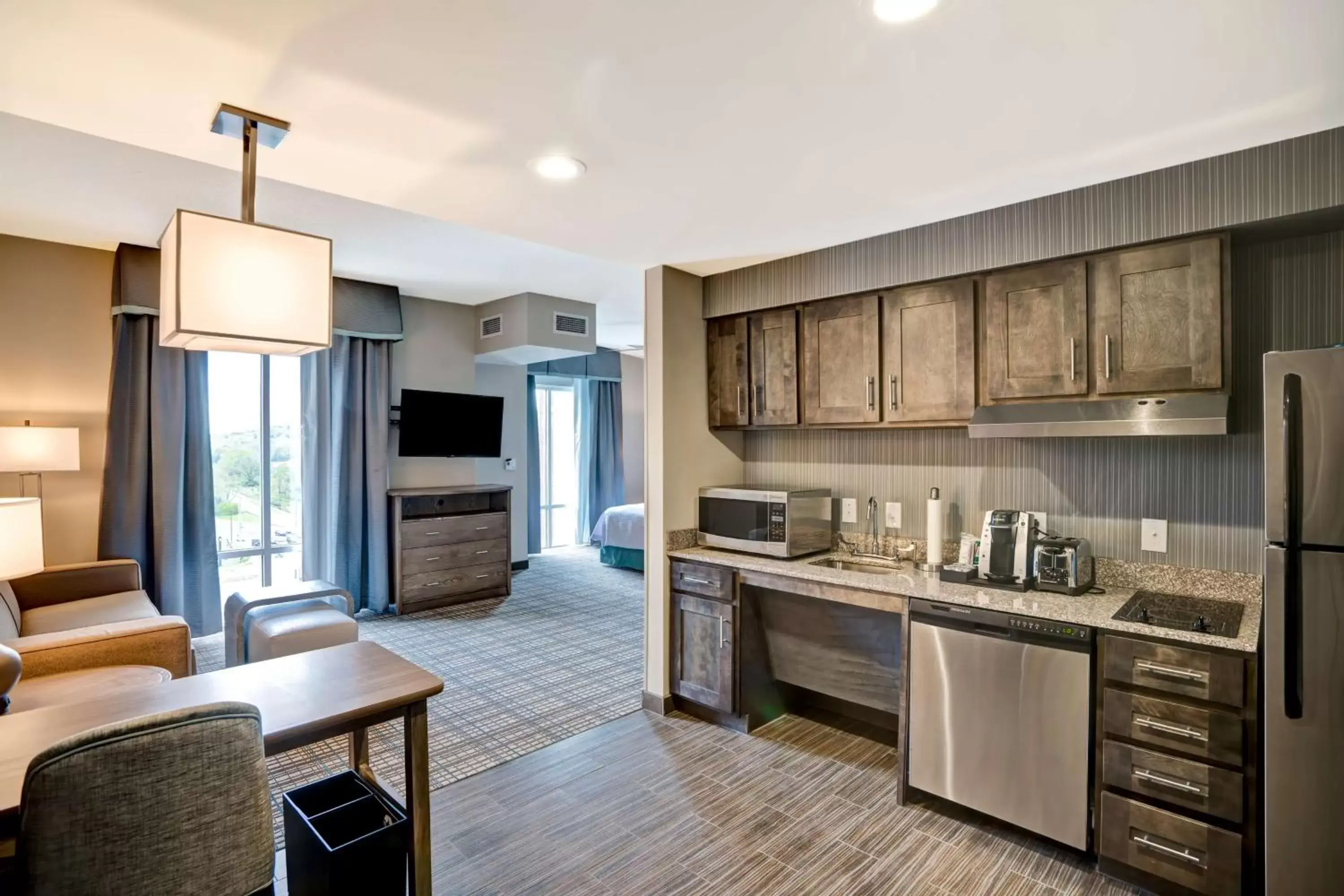 Bed, Kitchen/Kitchenette in Homewood Suites by Hilton Nashville Franklin