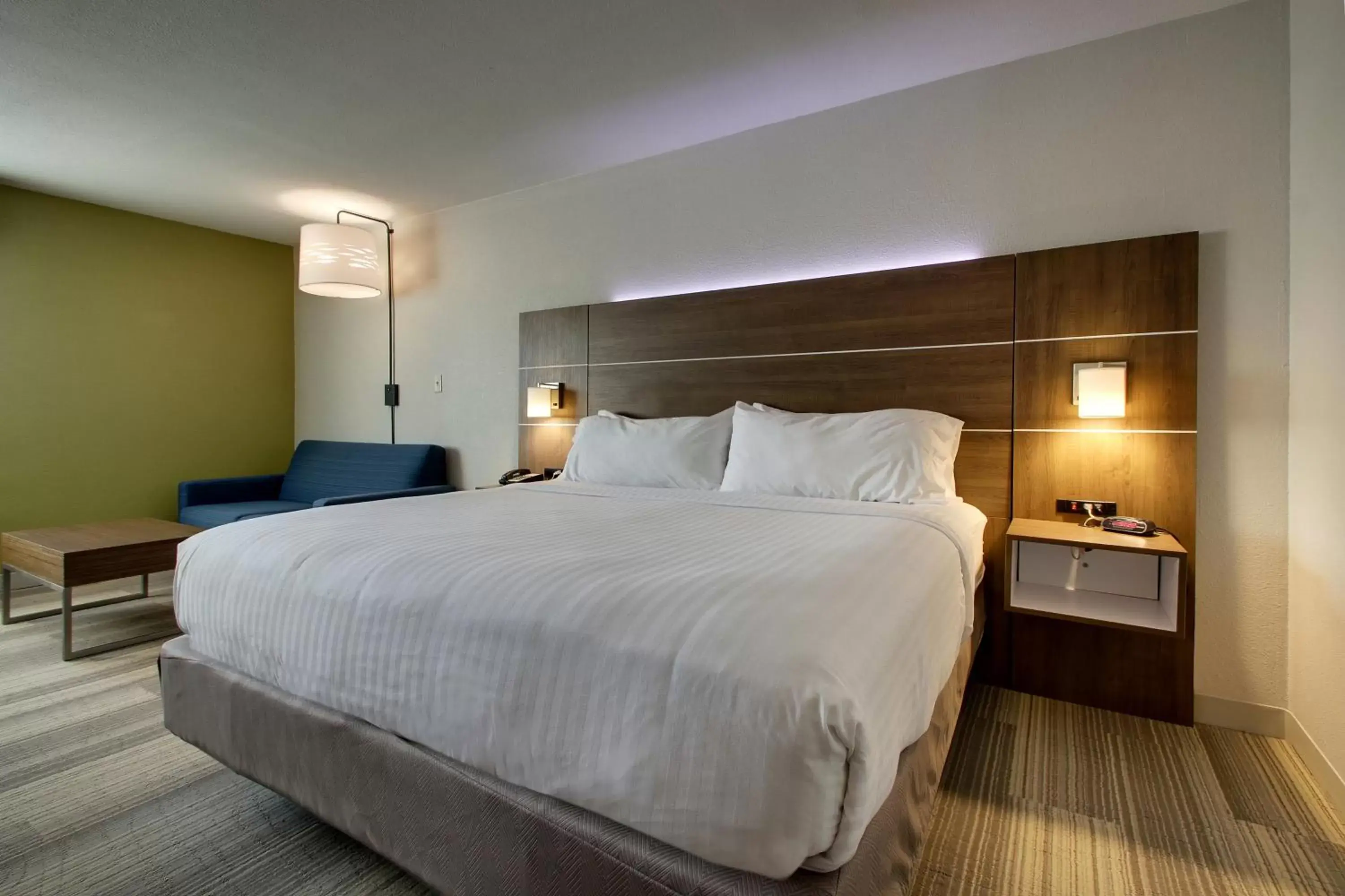 King Suite with Sofa Bed in Holiday Inn Express & Suites Wapakoneta by IHG King Suite with Sofa Bed in Holiday Inn Express & Suites Wapakoneta by IHG