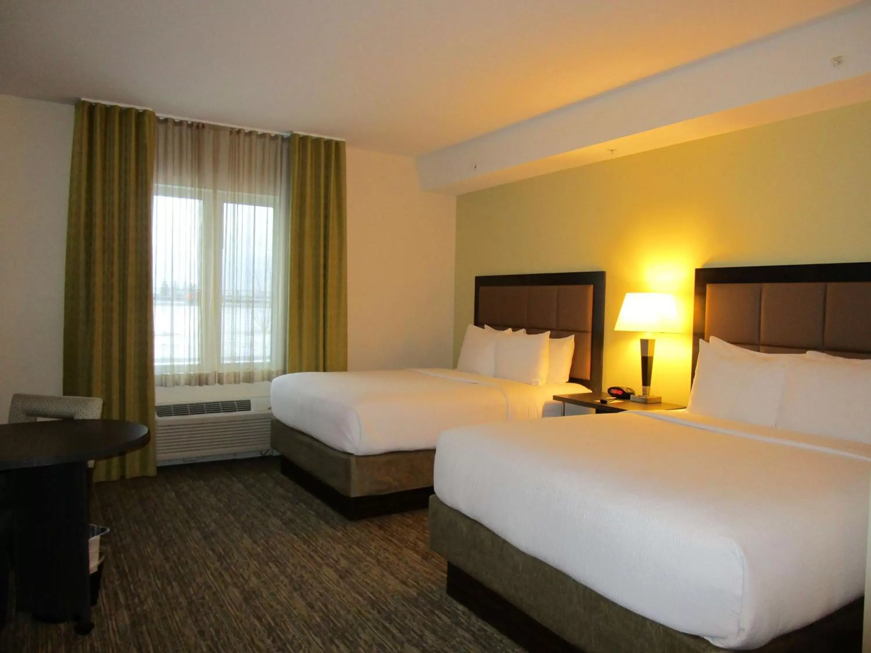 Photo of the whole room, Bed in Park Inn by Radisson, Calgary Airport North, AB