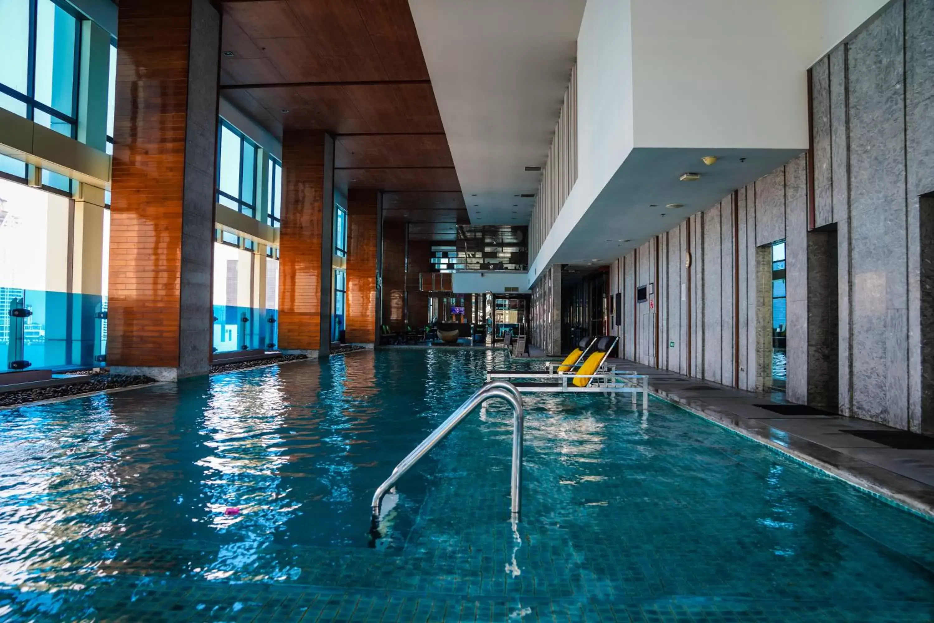 Swimming Pool in Renaissance Bangkok Ratchaprasong Hotel