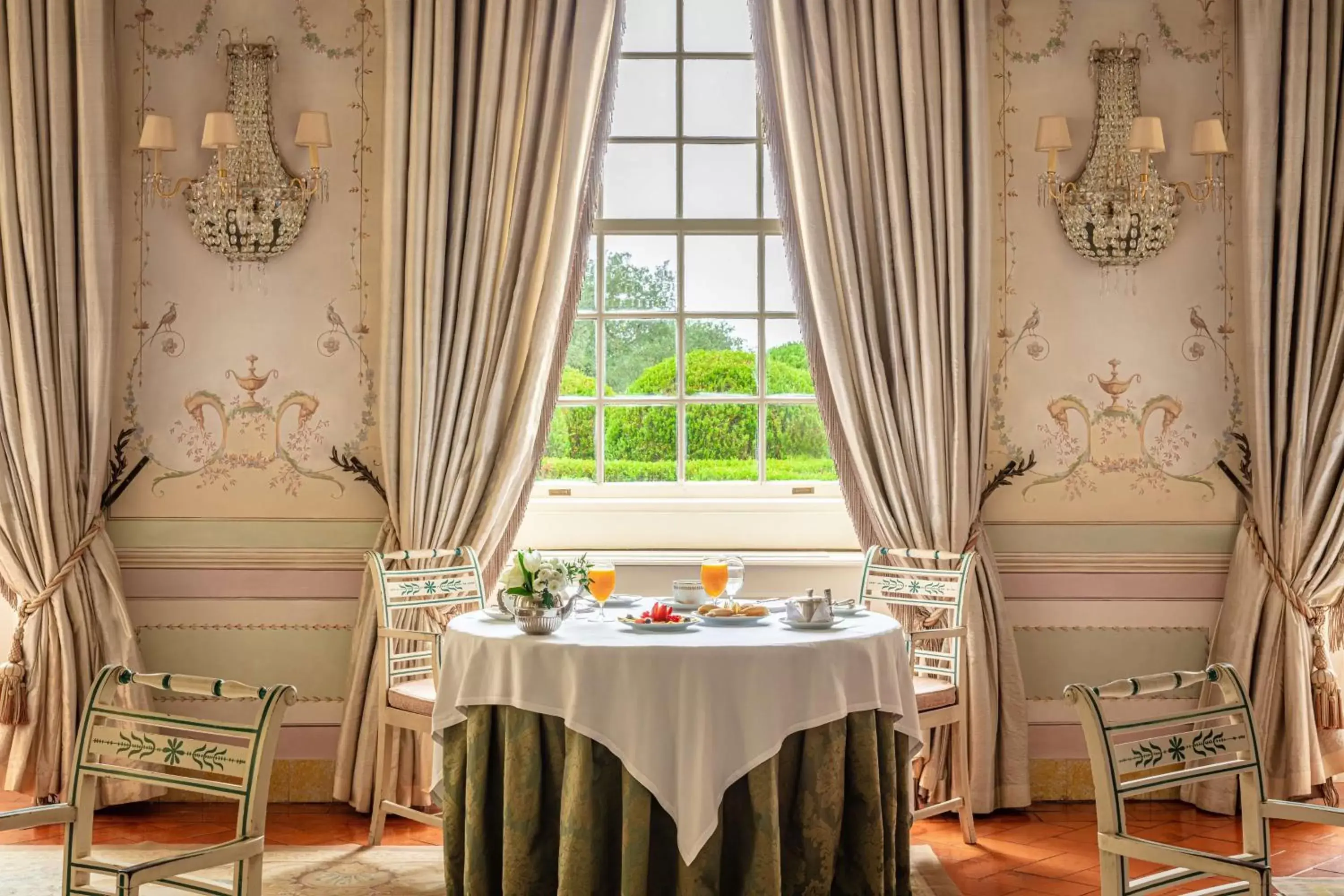 Restaurant/Places to Eat in Tivoli Palácio de Seteais Sintra Hotel - The Leading Hotels of the World