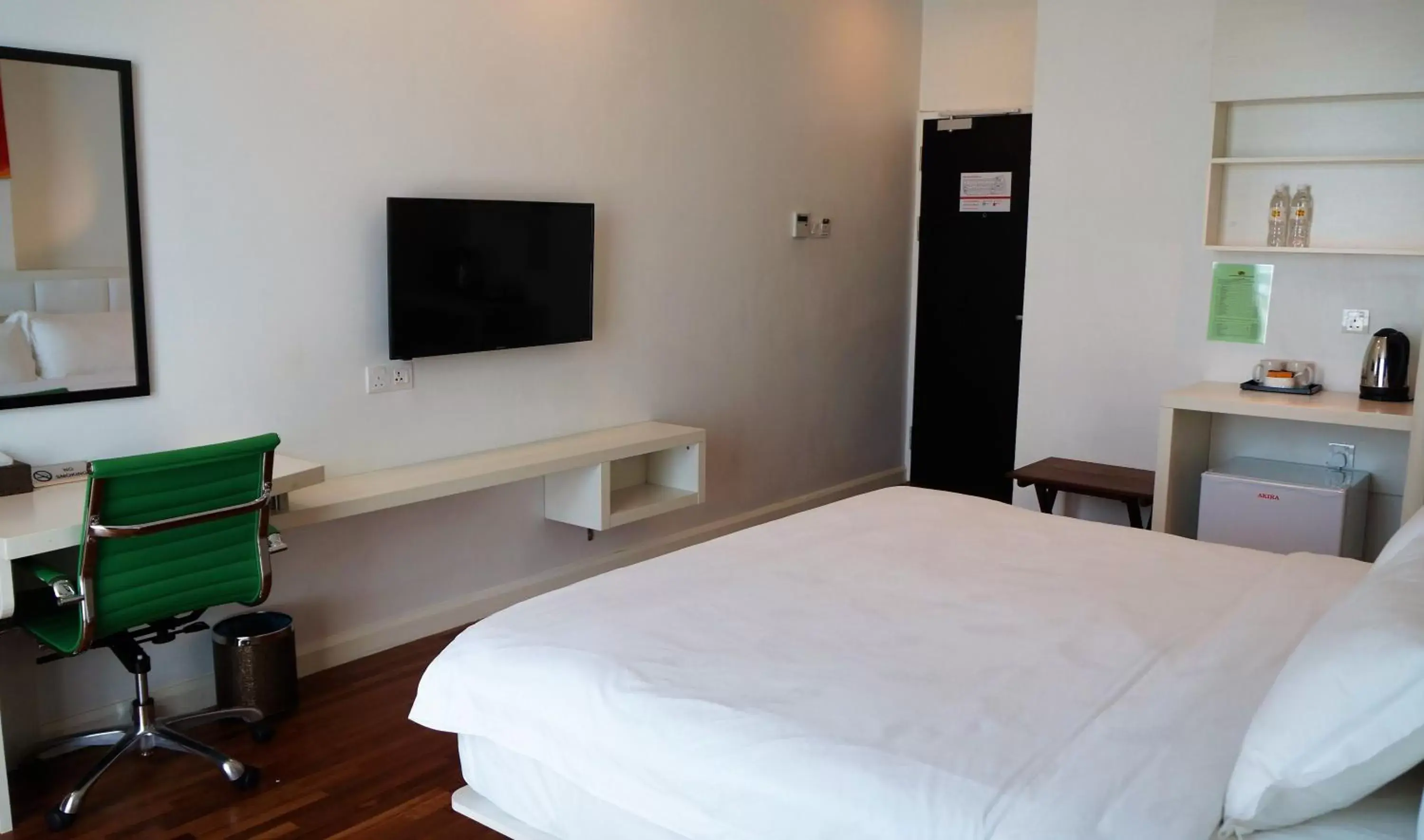 TV and multimedia, Bed in Pine Garden Hotel TV and multimedia, Bed in Pine Garden Hotel