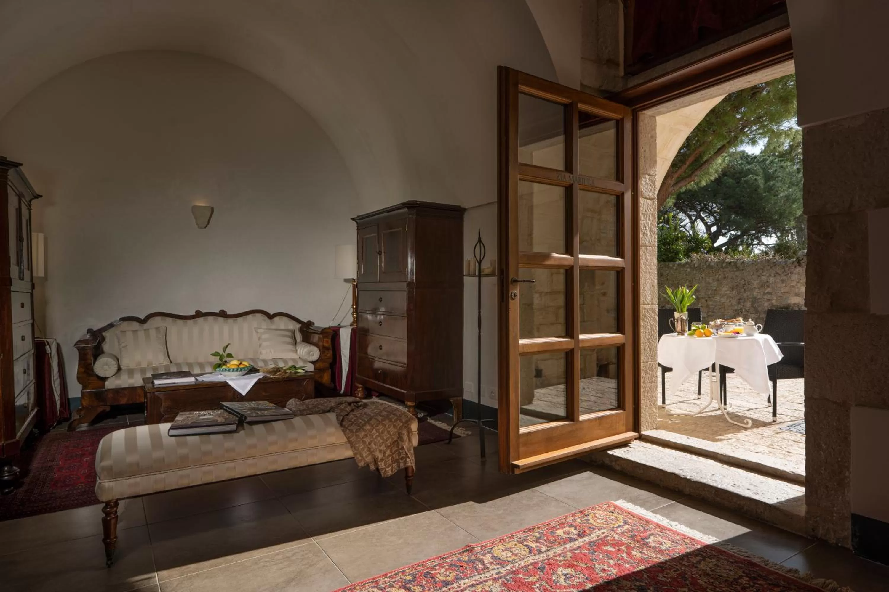 Living room, Bed in Eremo Della Giubiliana