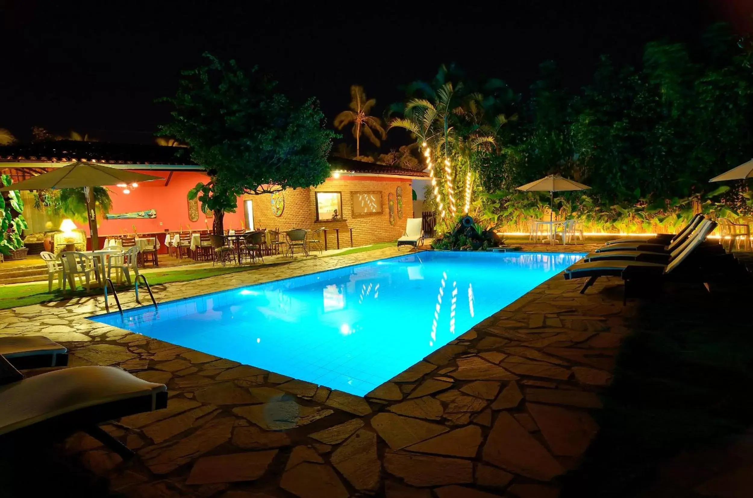 Swimming pool, Property Building in Pousada Casa de Maria