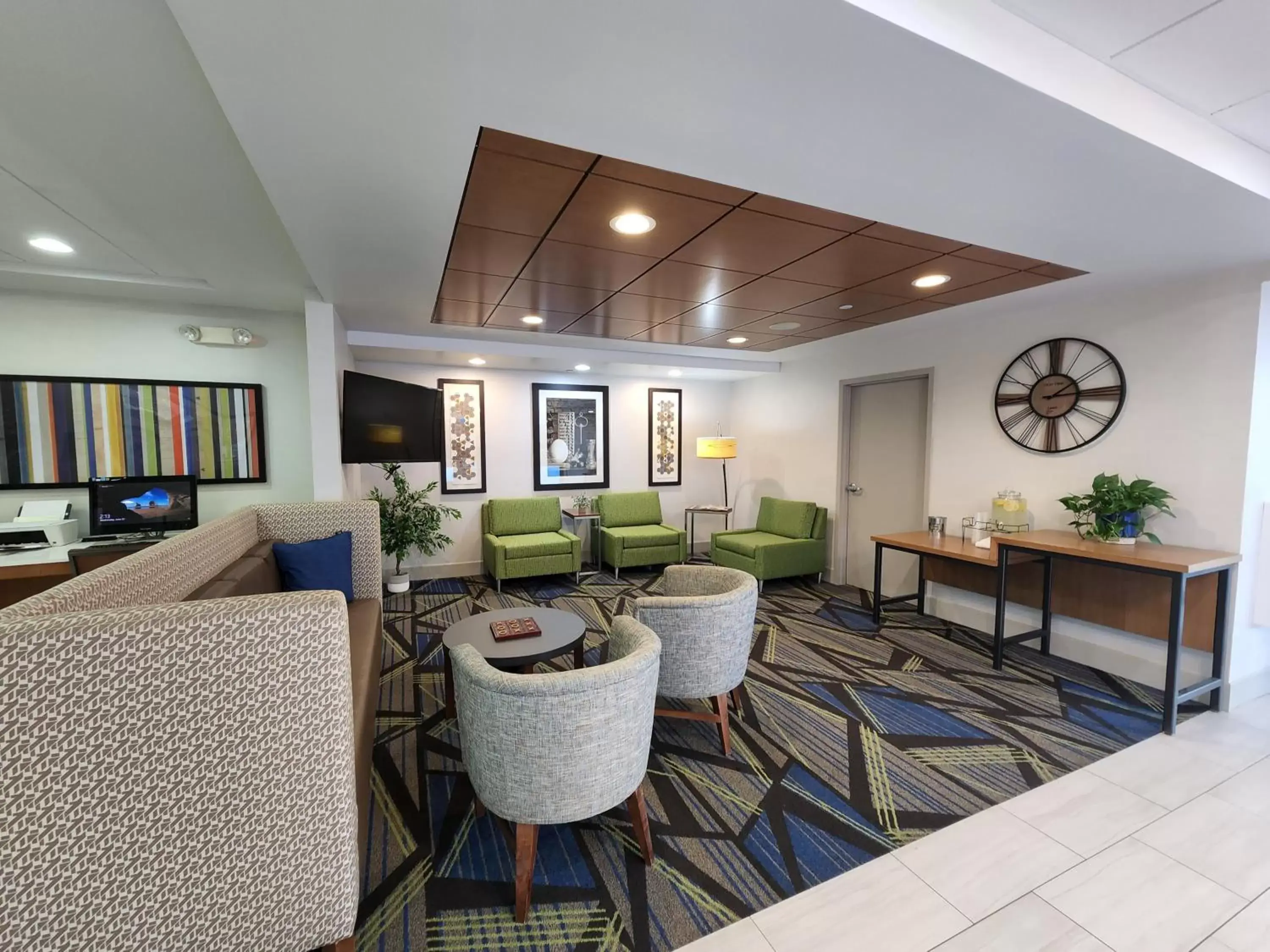 Property building in Holiday Inn Express Hotel & Suites Rochester, an IHG Hotel