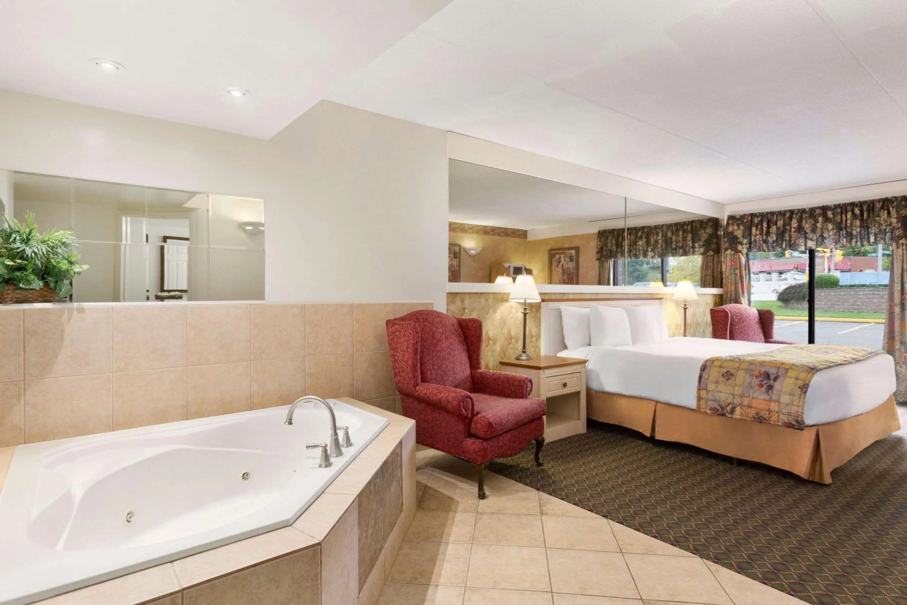 Photo of the whole room in Travelodge by Wyndham Owen Sound ON