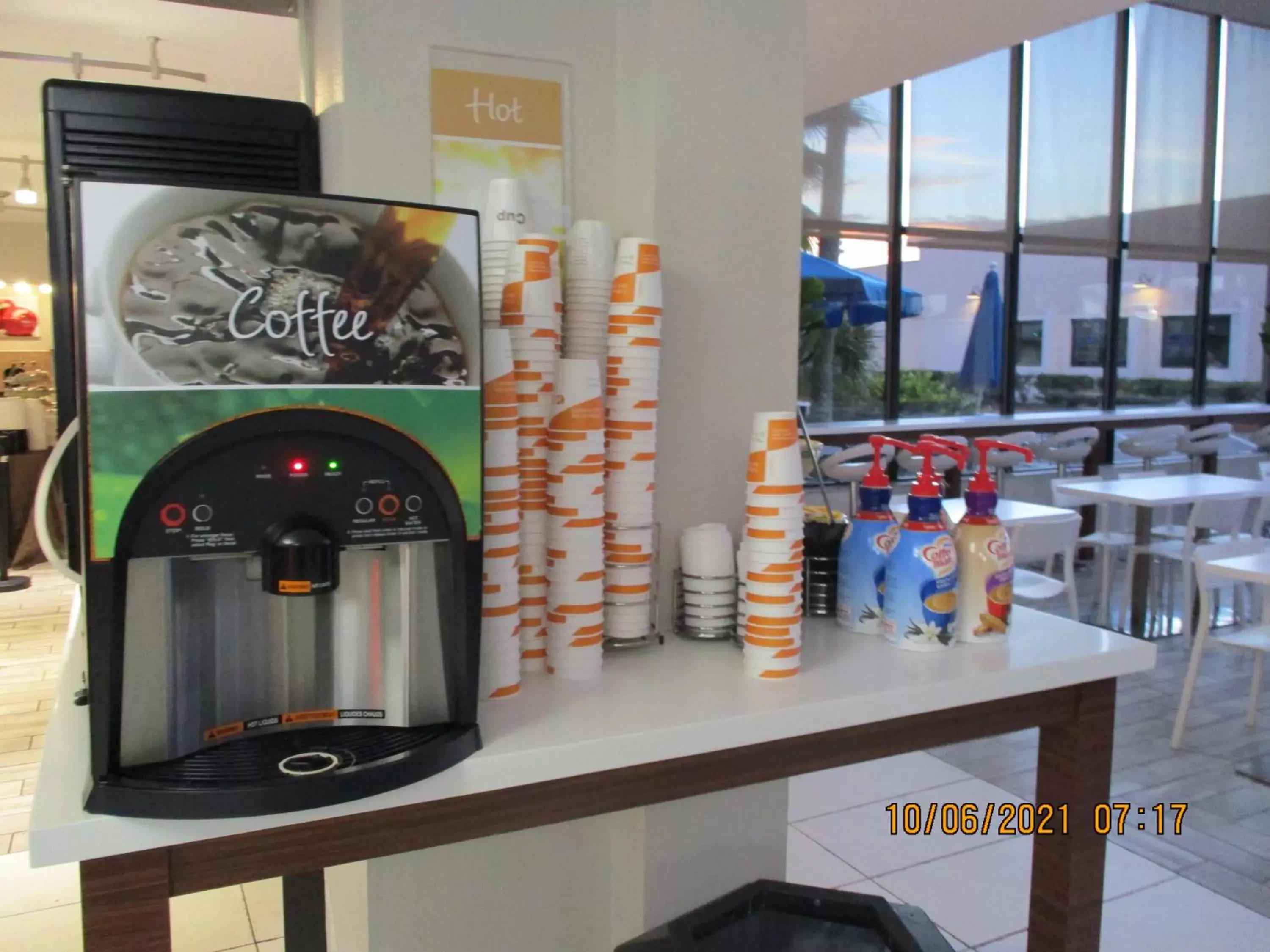 Coffee/tea facilities in Quality Inn & Suites By The Lake