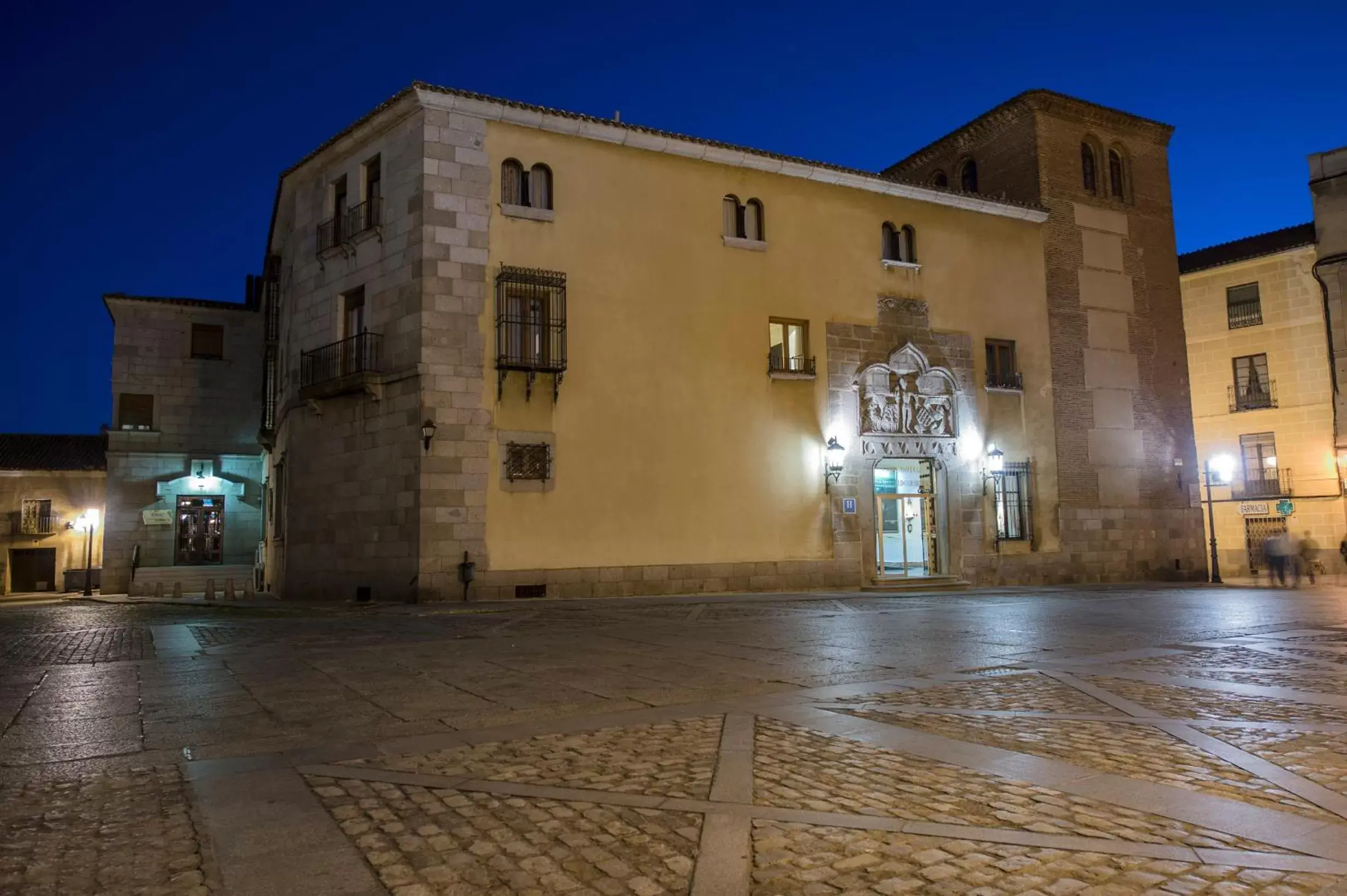 Facade/entrance, Property Building in Palacio Valderrabanos