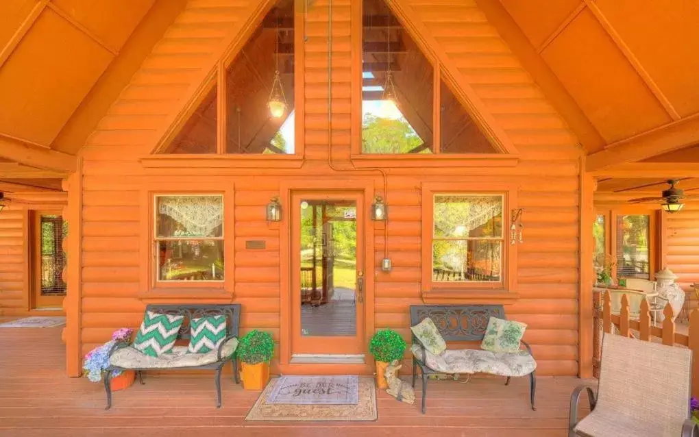 Patio in Cabin On The Lake