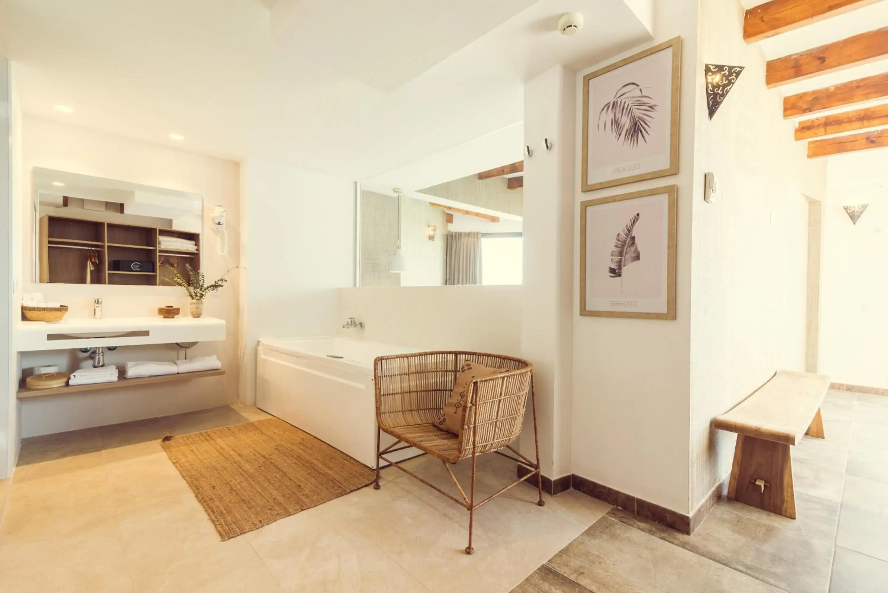 Bathroom, Bed in ICON Valparaiso - Adults Only Bathroom, Bed in ICON Valparaiso - Adults Only