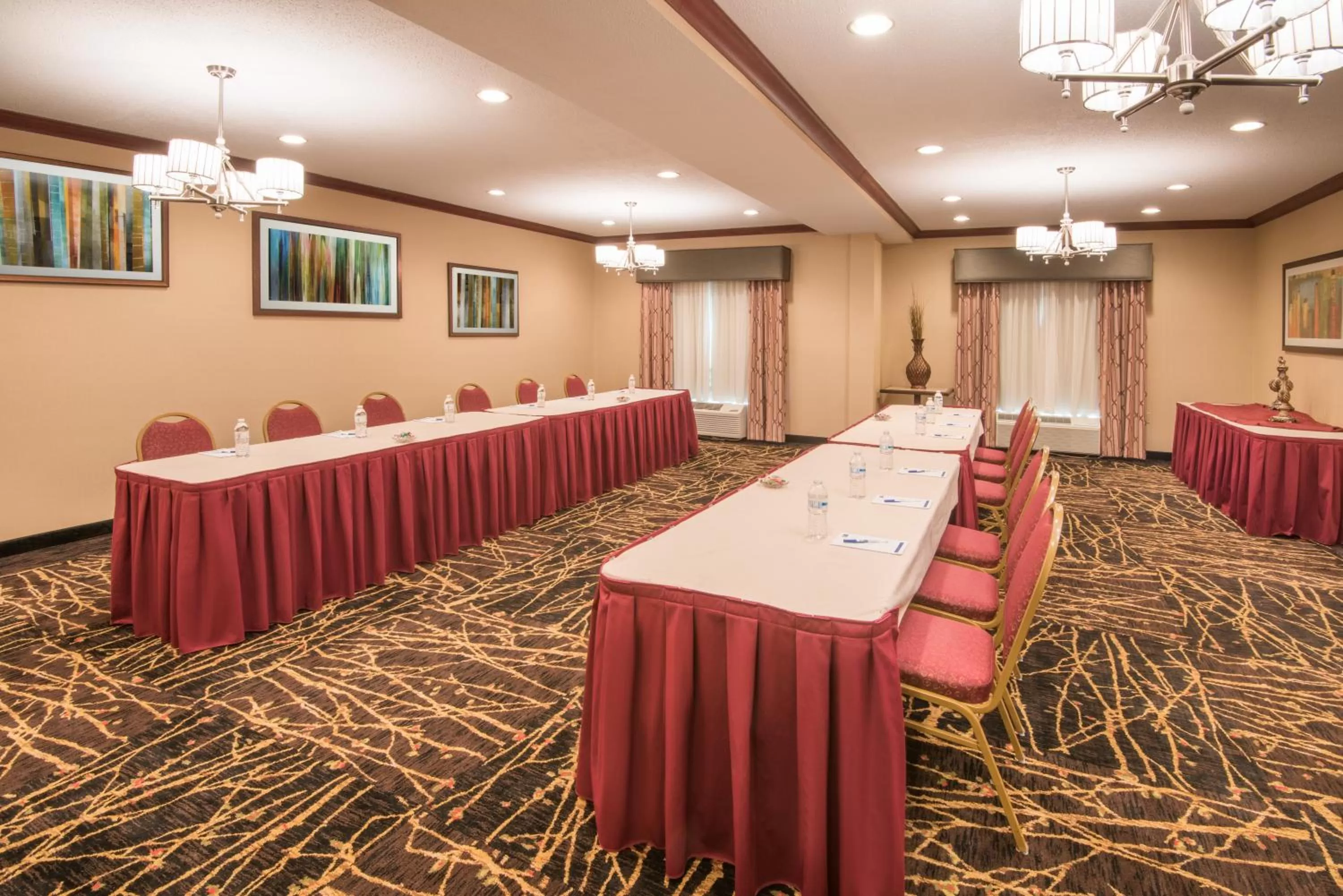 Meeting/conference room in Holiday Inn Express & Suites - Sharon-Hermitage by IHG