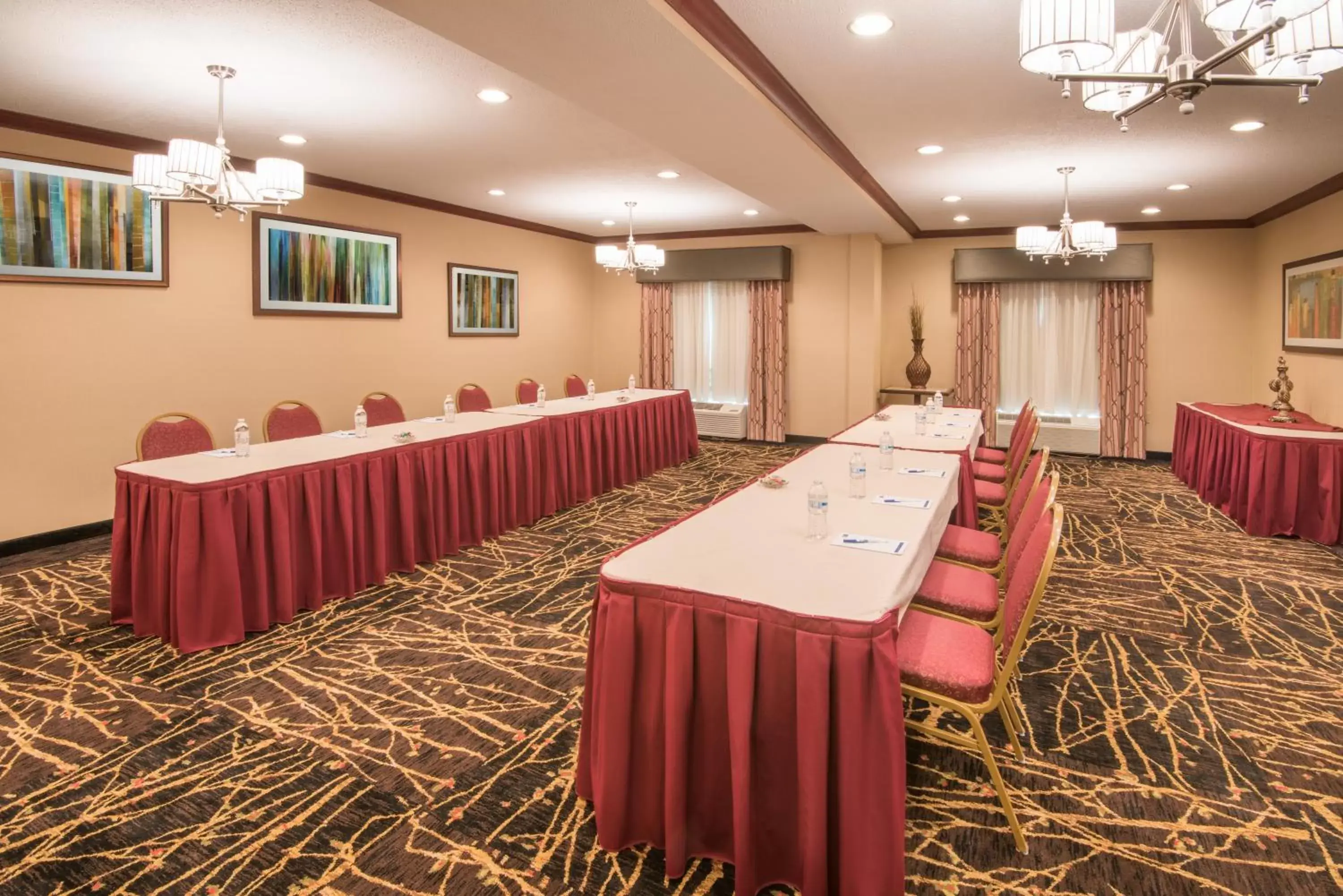 Meeting/conference room in Holiday Inn Express & Suites - Sharon-Hermitage, an IHG Hotel