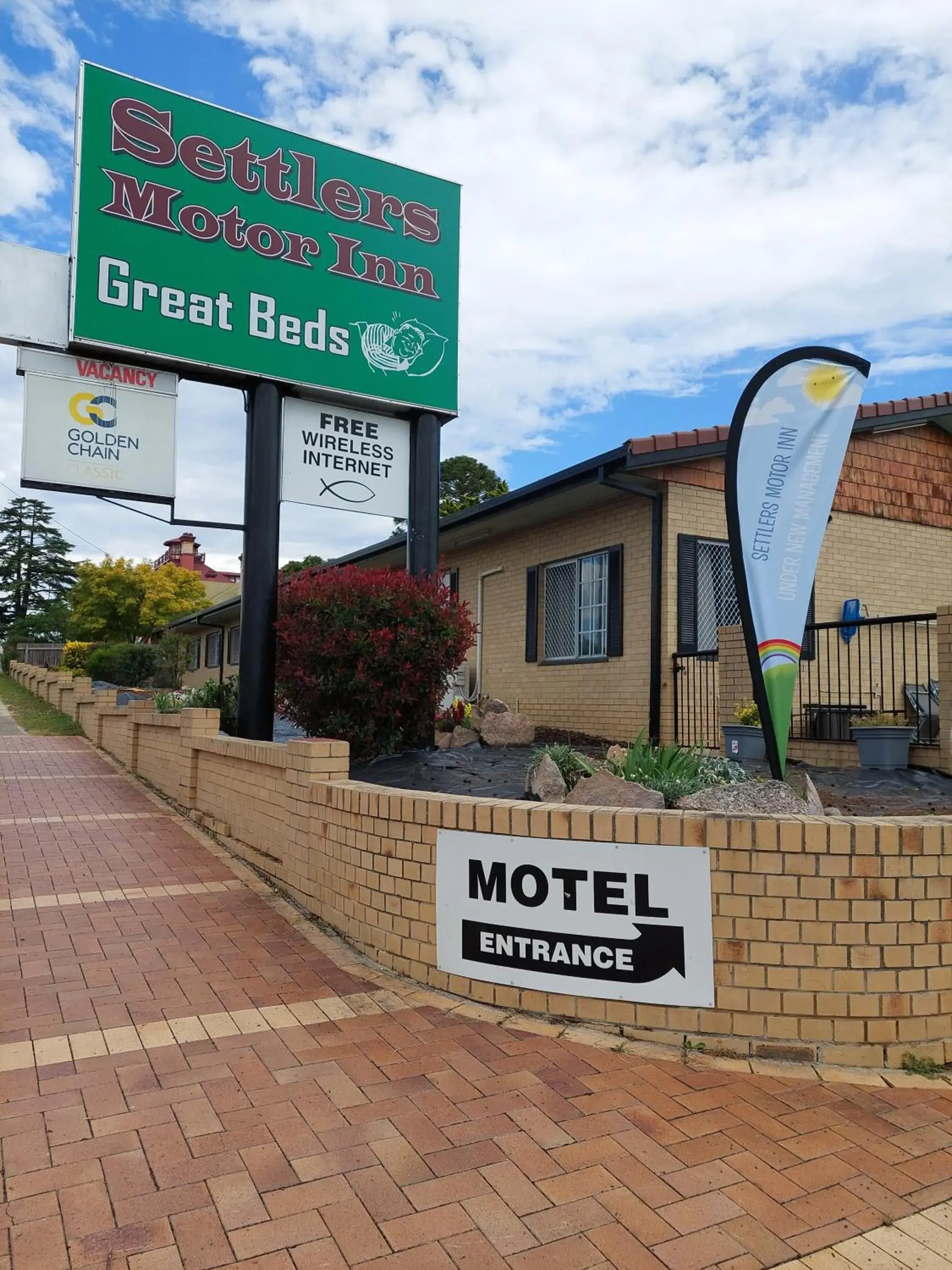 Property building in Settlers Motor Inn Property building in Settlers Motor Inn