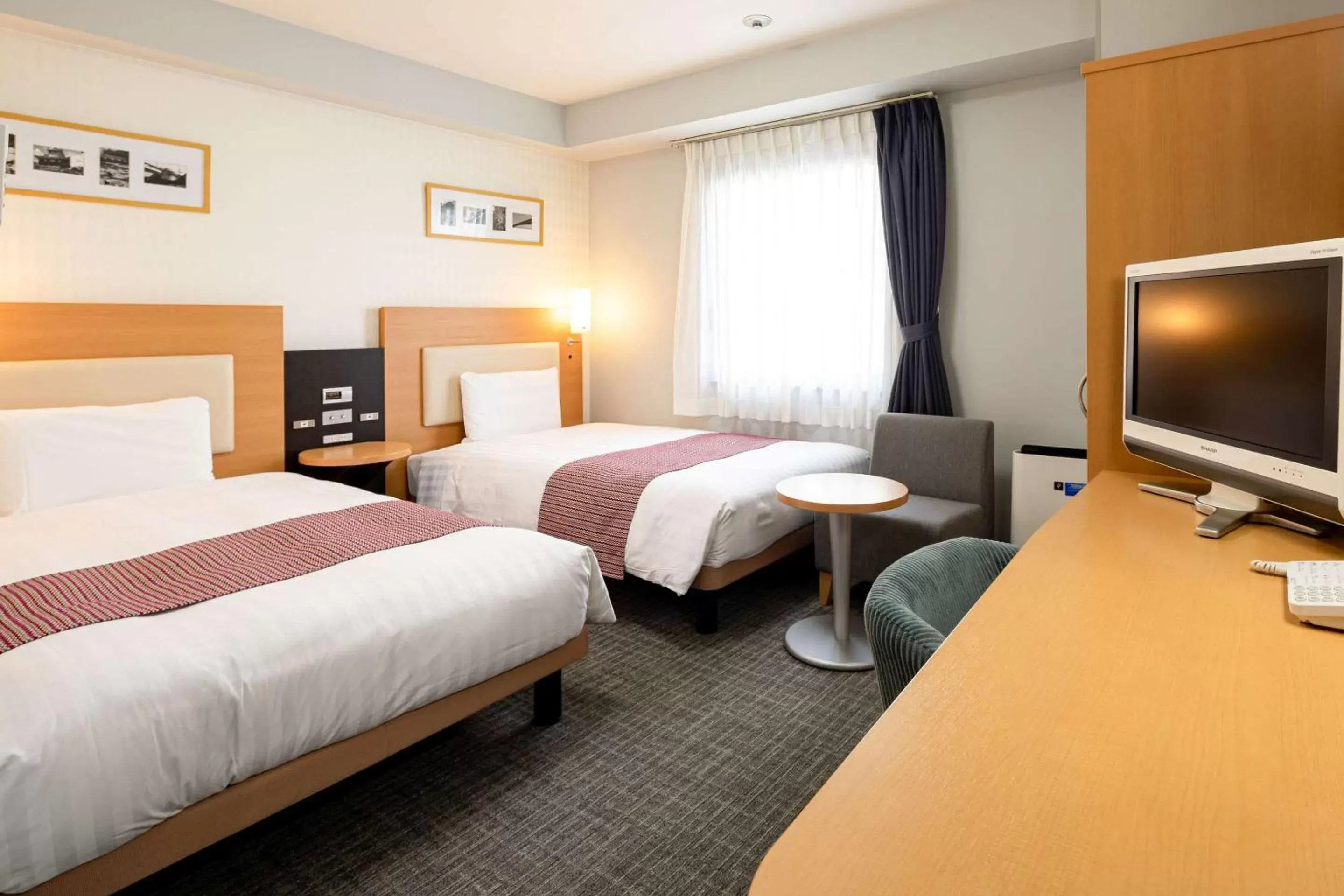 Photo of the whole room, Bed in Comfort Hotel Hamamatsu