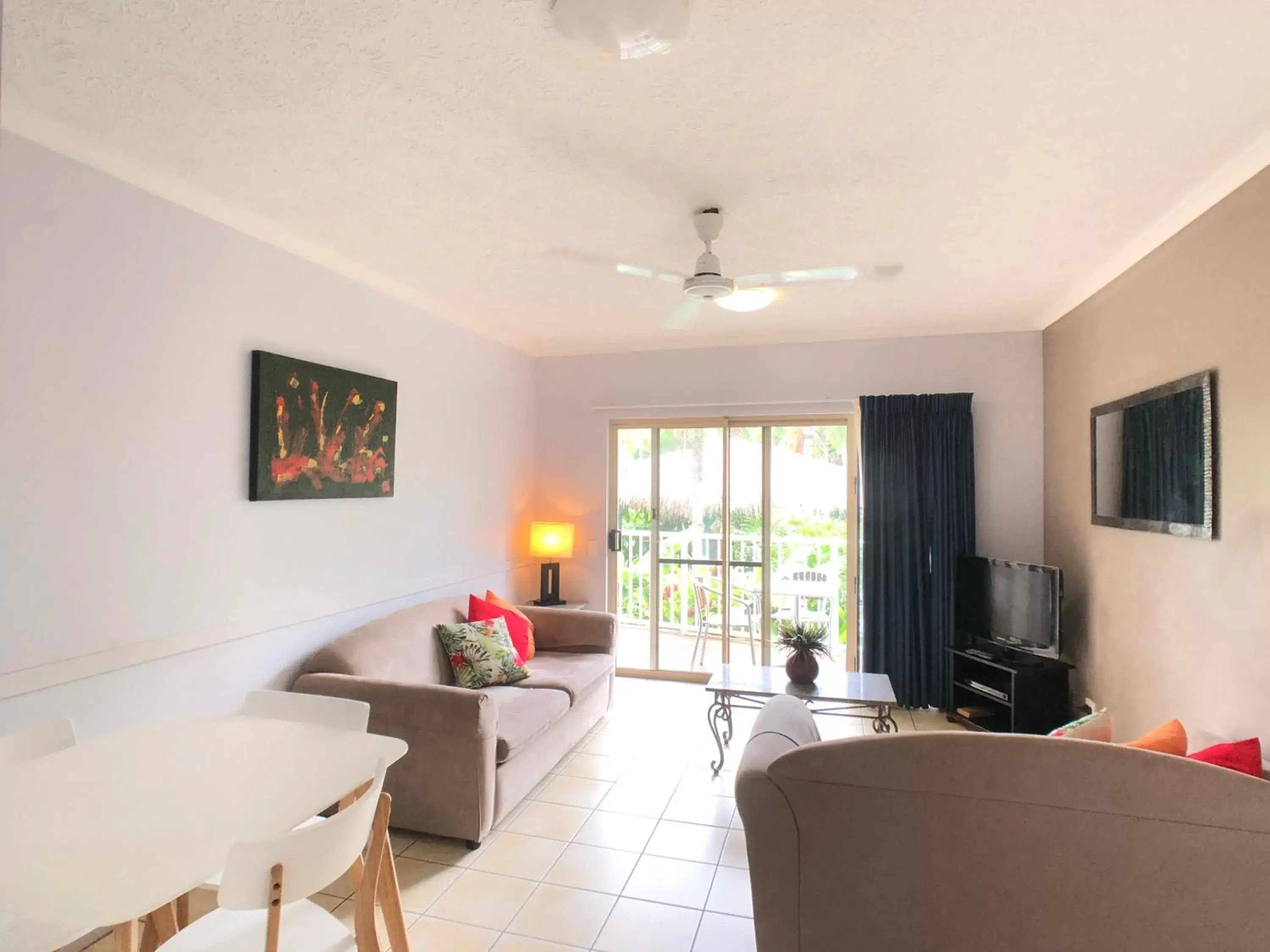 Living room, Seating Area in Cairns Beach Resort