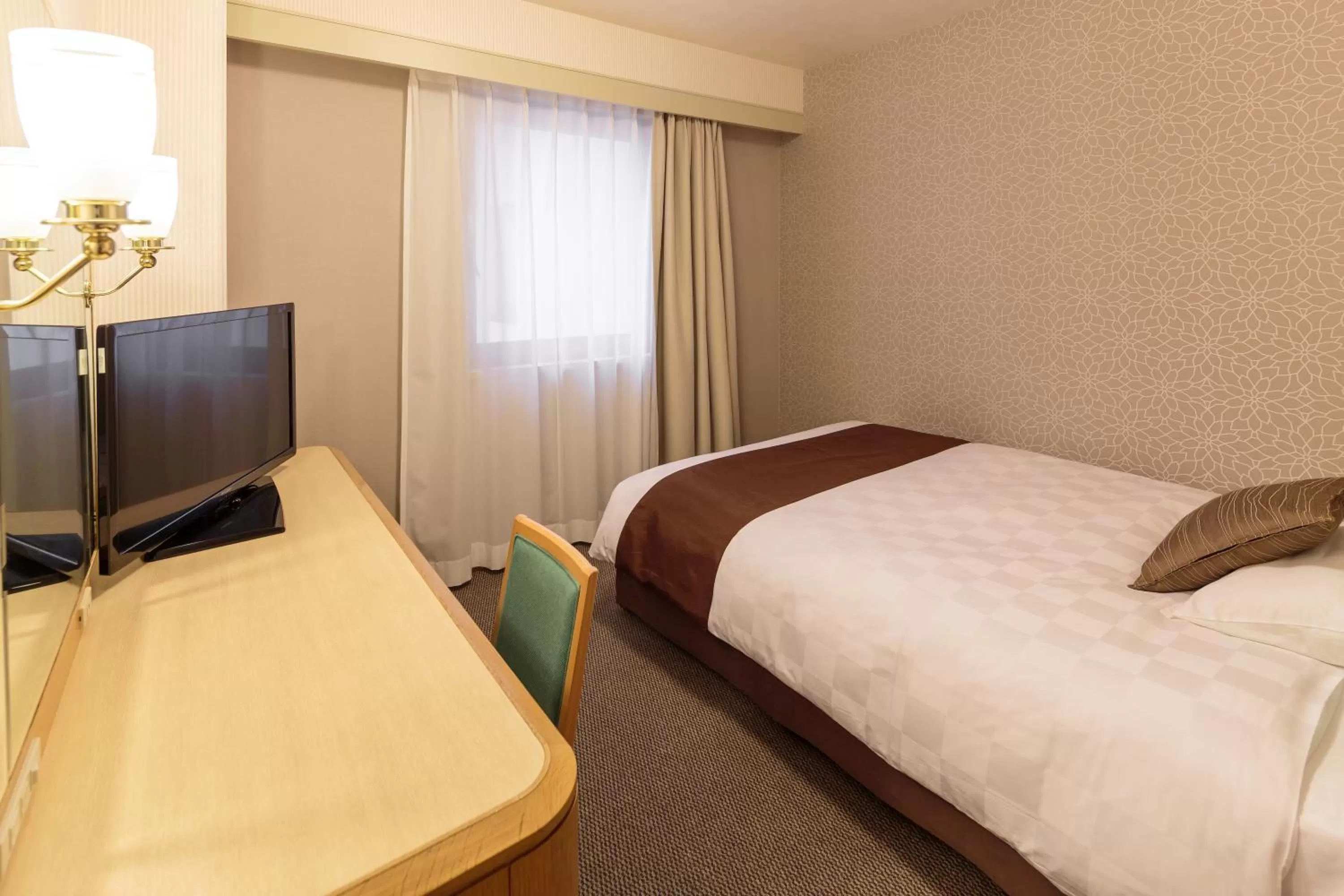 Bed in Matsuyama Tokyu REI Hotel