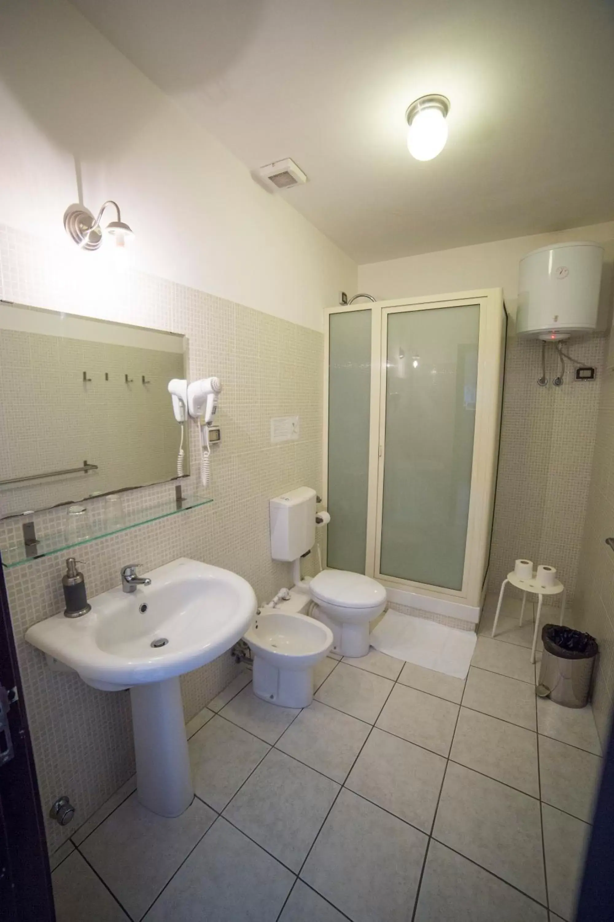 Shower, Bathroom in Hotel Biscari