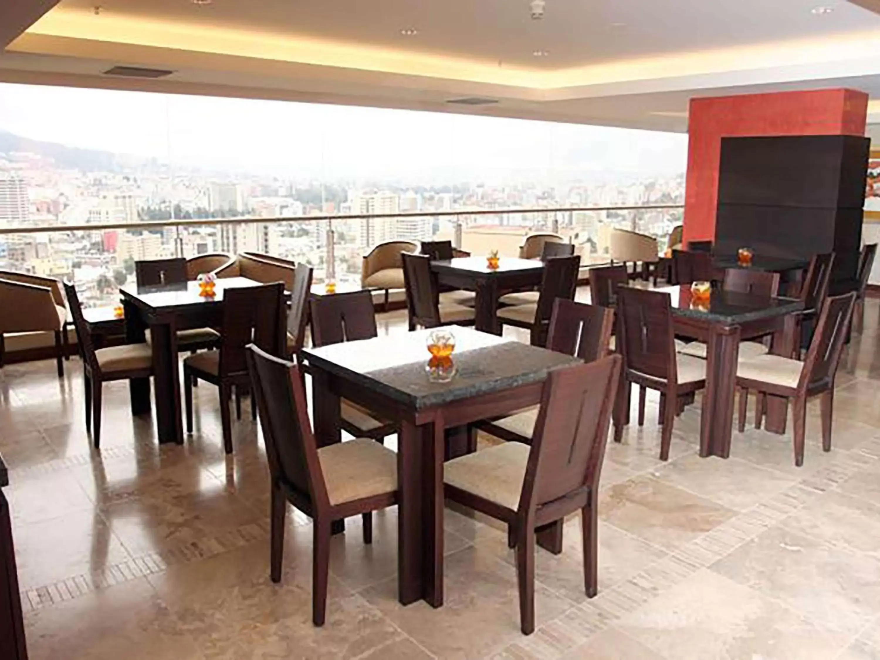 Lounge or bar, Restaurant/Places to Eat in Swissotel Quito