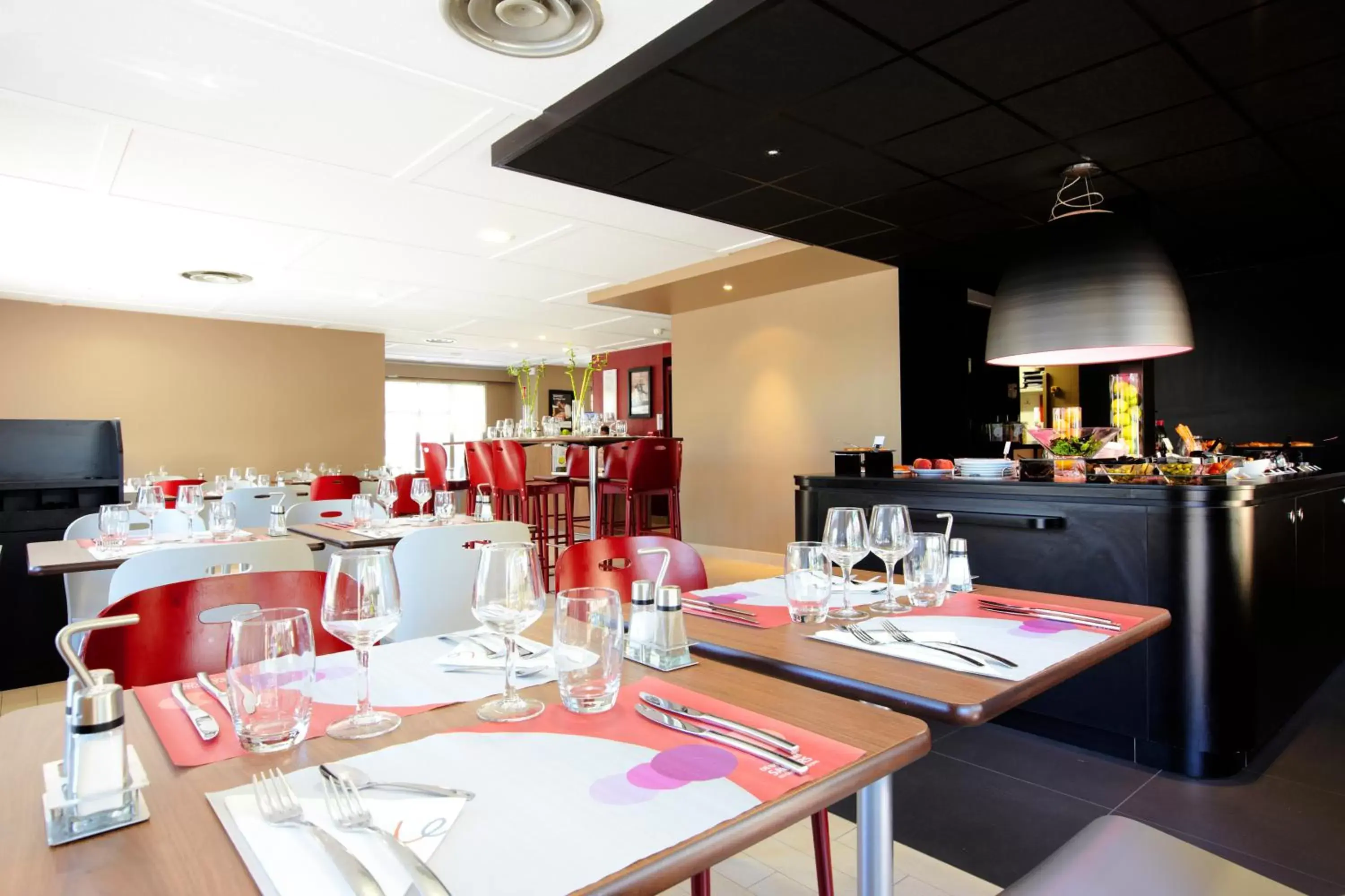 Restaurant/Places to Eat in Kyriad Direct Marseille Ouest - Martigues