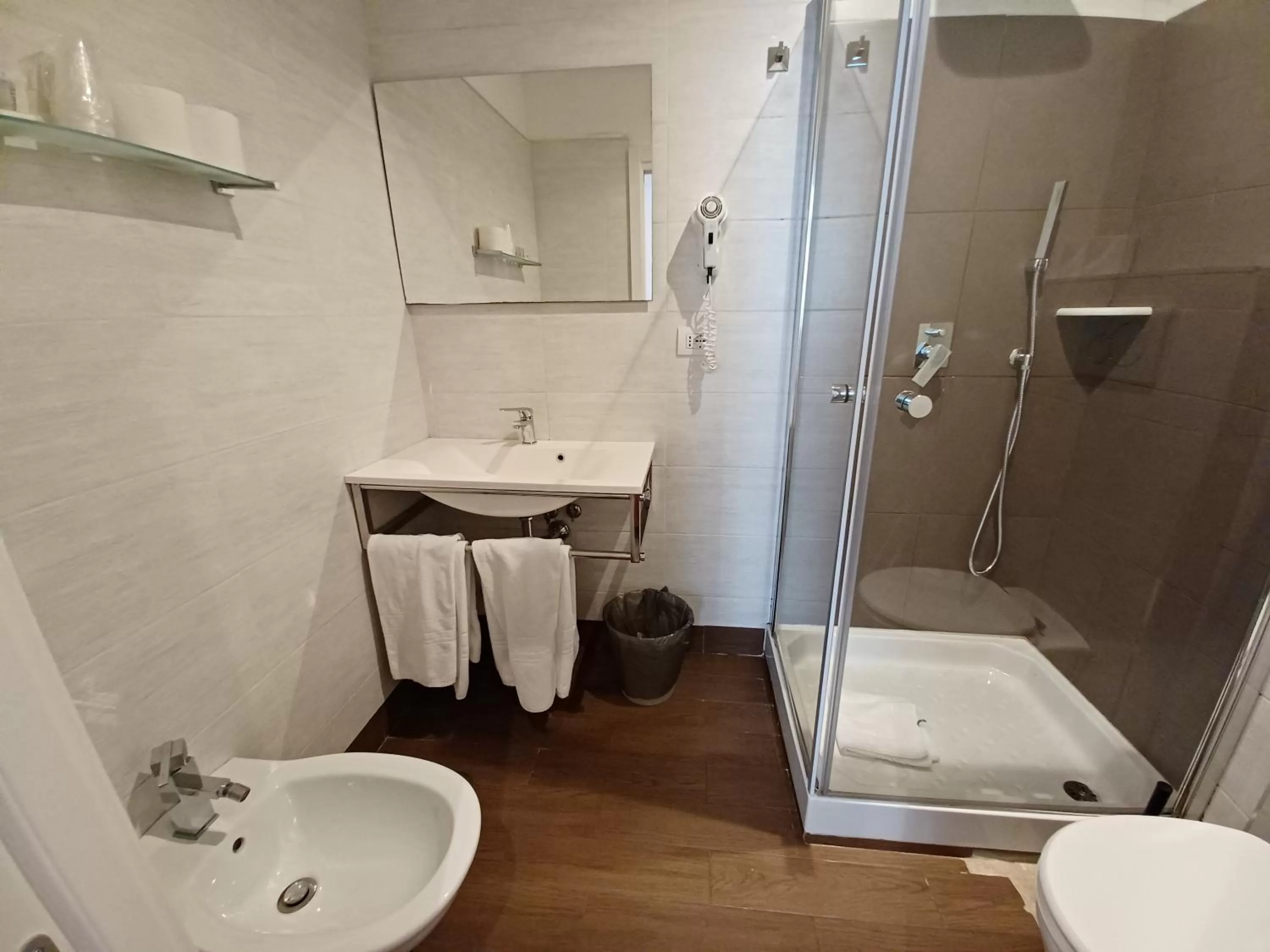 Shower in Hotel Mimosa Pantheon