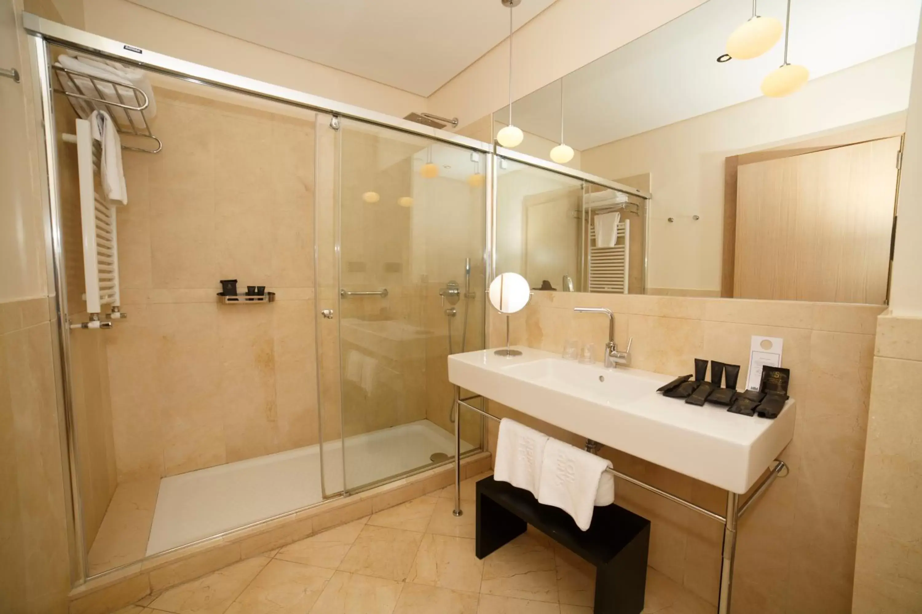 Photo of the whole room, Bathroom in Gran Hotel Sardinero
