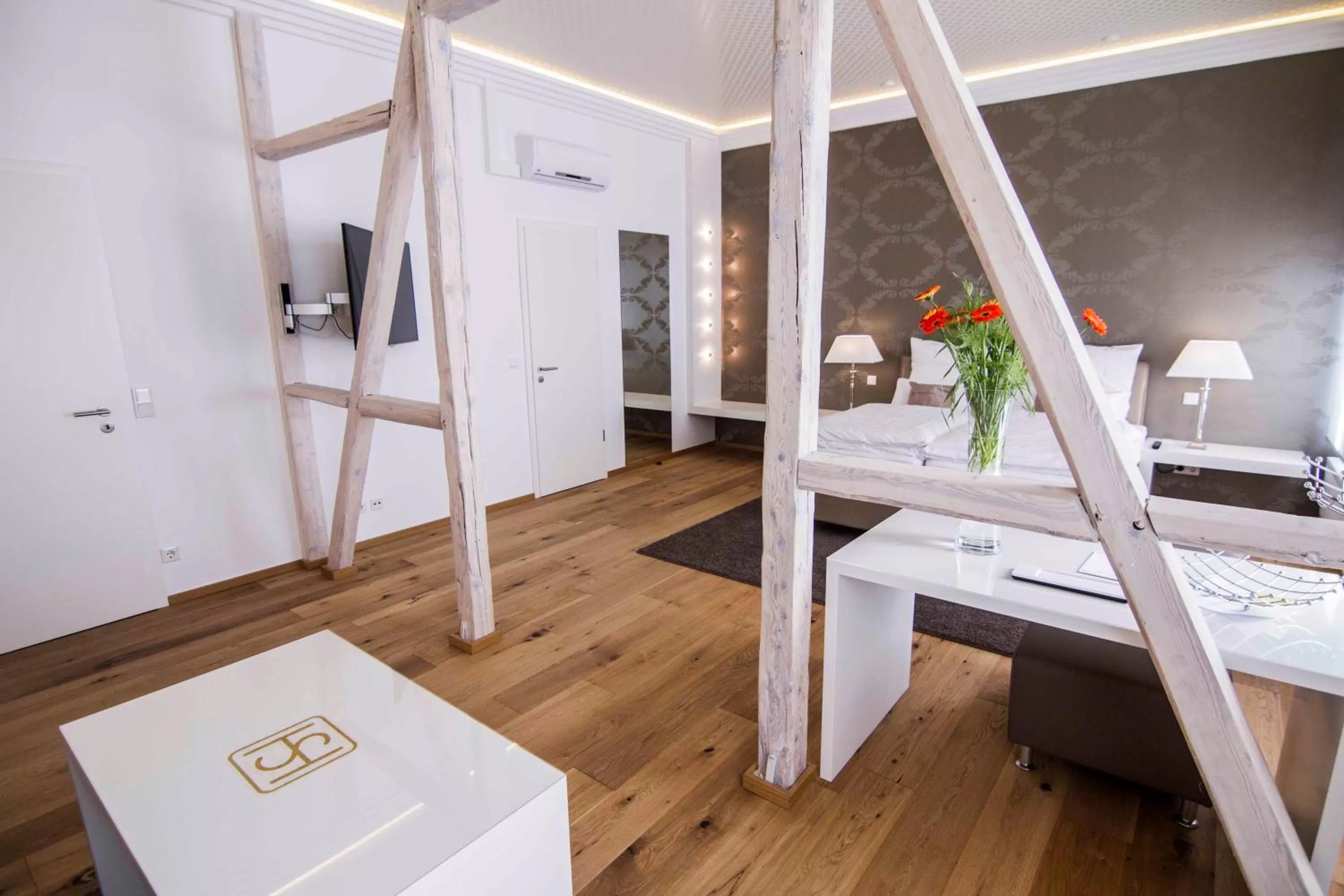 TV and multimedia in Haven Hotels - Helvetia Suites