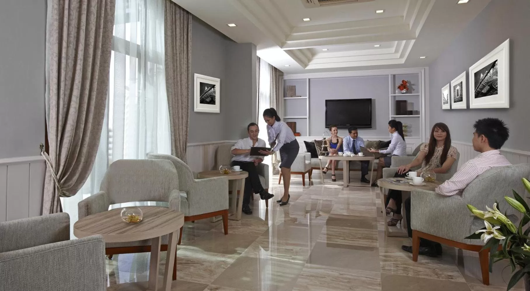 Lounge or bar in The Chateau Spa & Wellness Resort